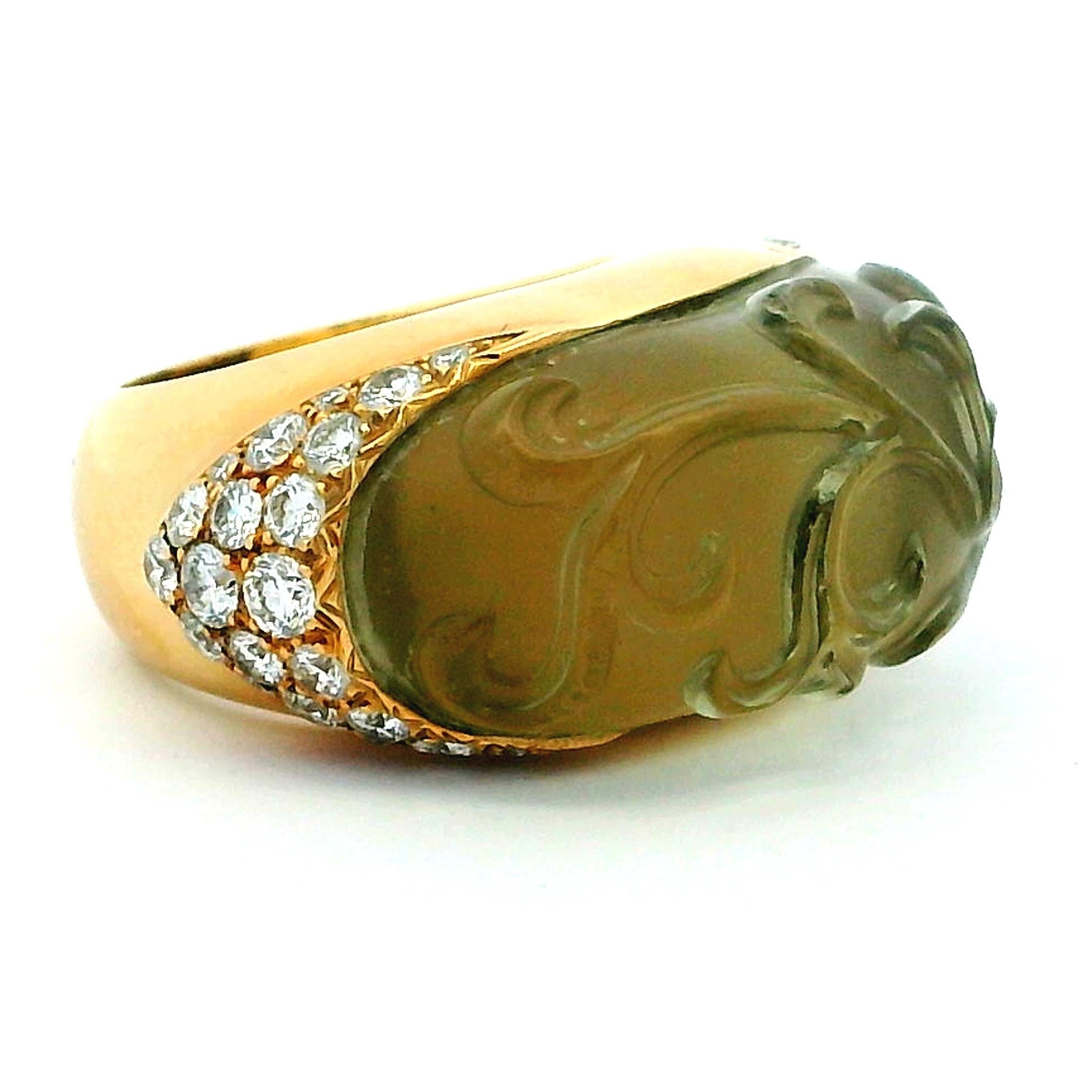 Contemporain Bague française en or jaune 18K avec péridot sculpté et diamants pavés, taille 6.5 en vente