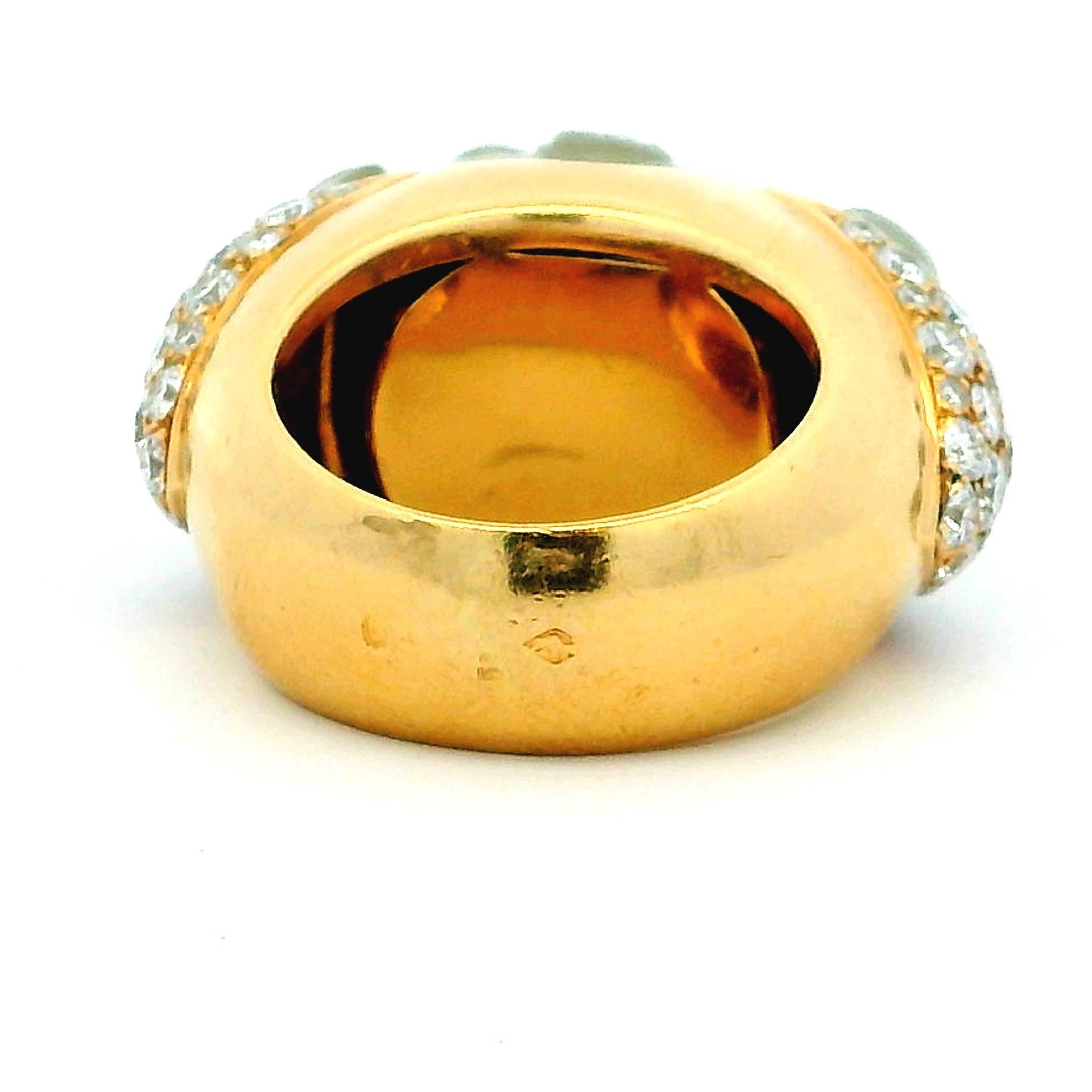 Taille française Bague française en or jaune 18K avec péridot sculpté et diamants pavés, taille 6.5 en vente