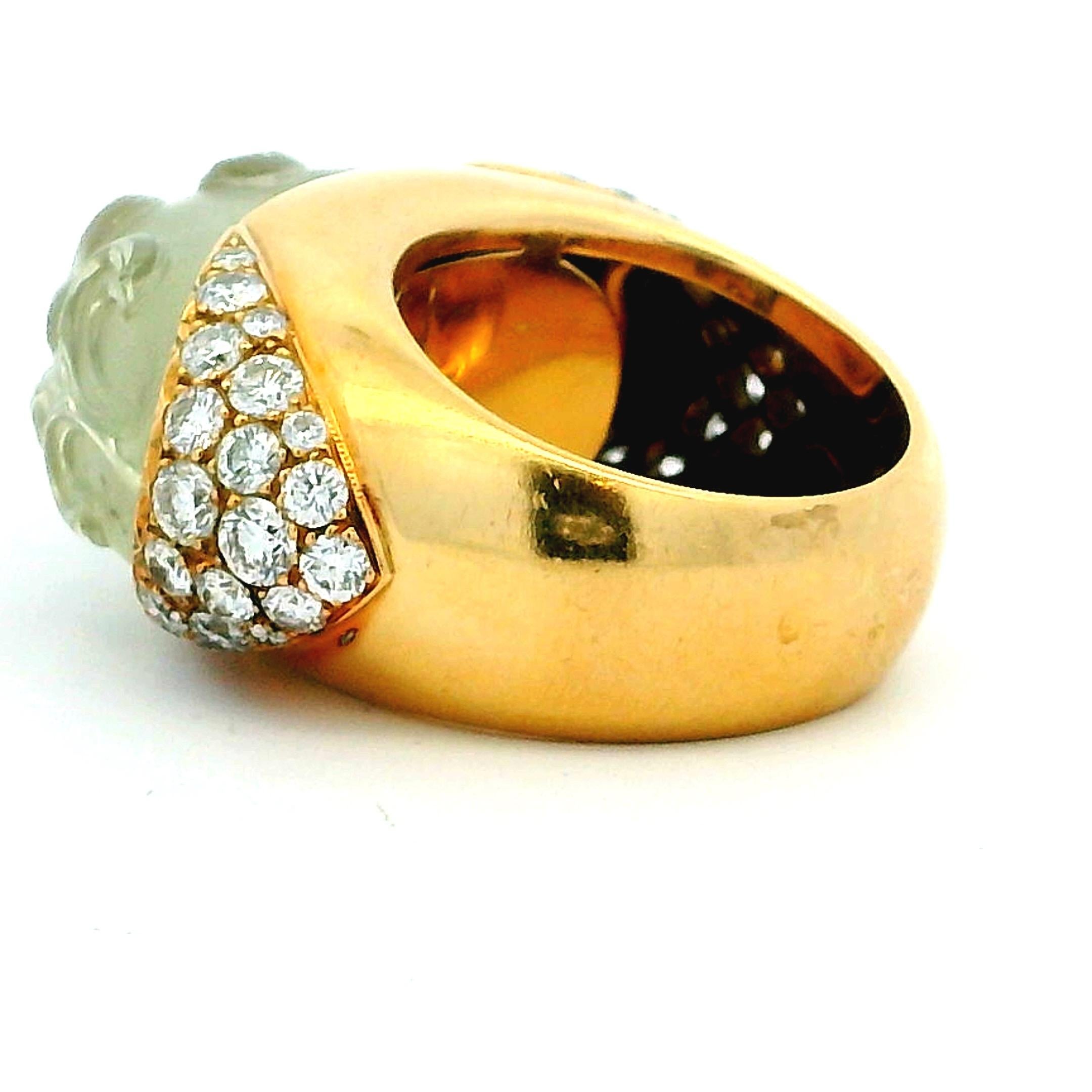 Bague française en or jaune 18K avec péridot sculpté et diamants pavés, taille 6.5 Excellent état - En vente à Miami, FL