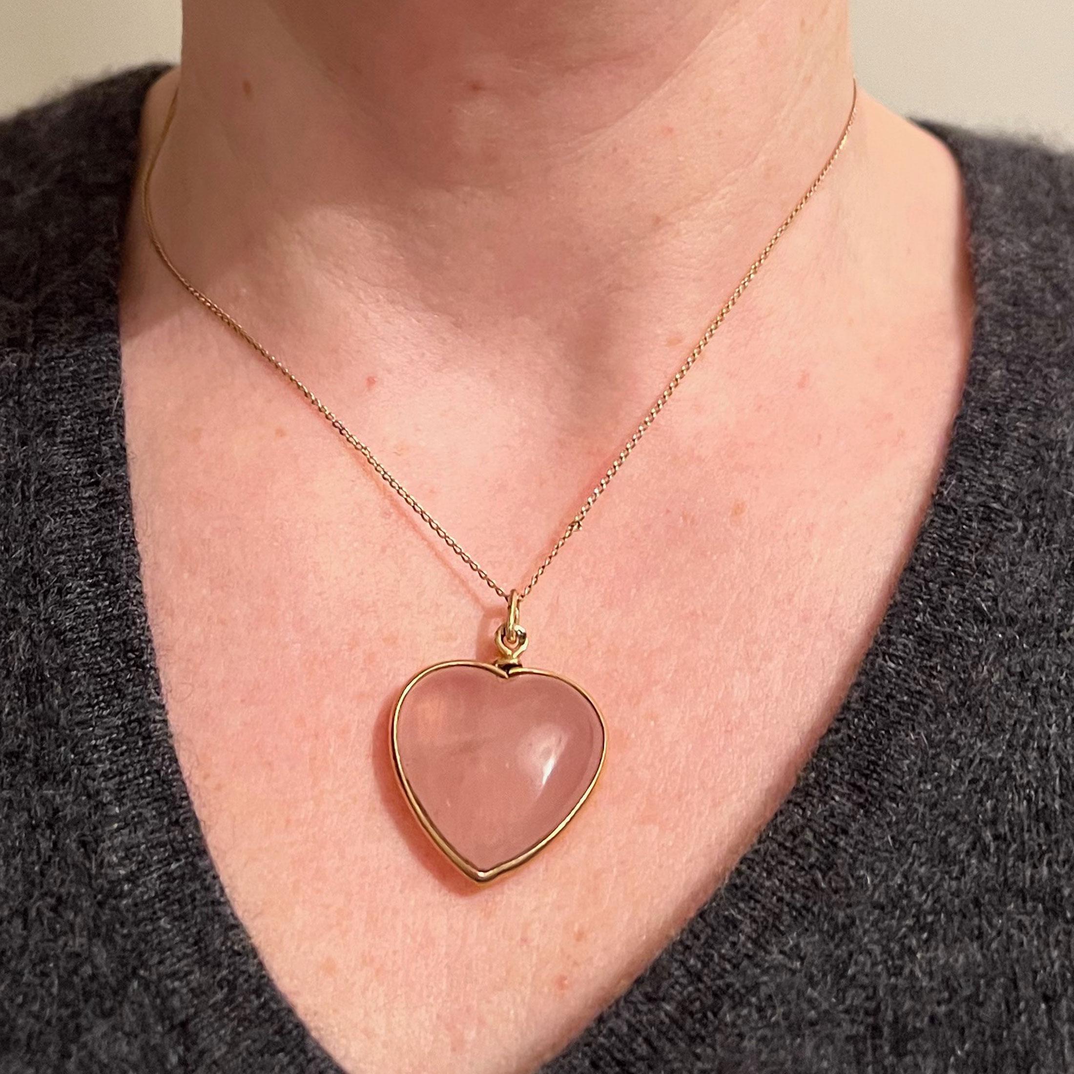 French 18K Yellow Gold Rose Quartz Heart Charm Pendant In Good Condition For Sale In London, GB