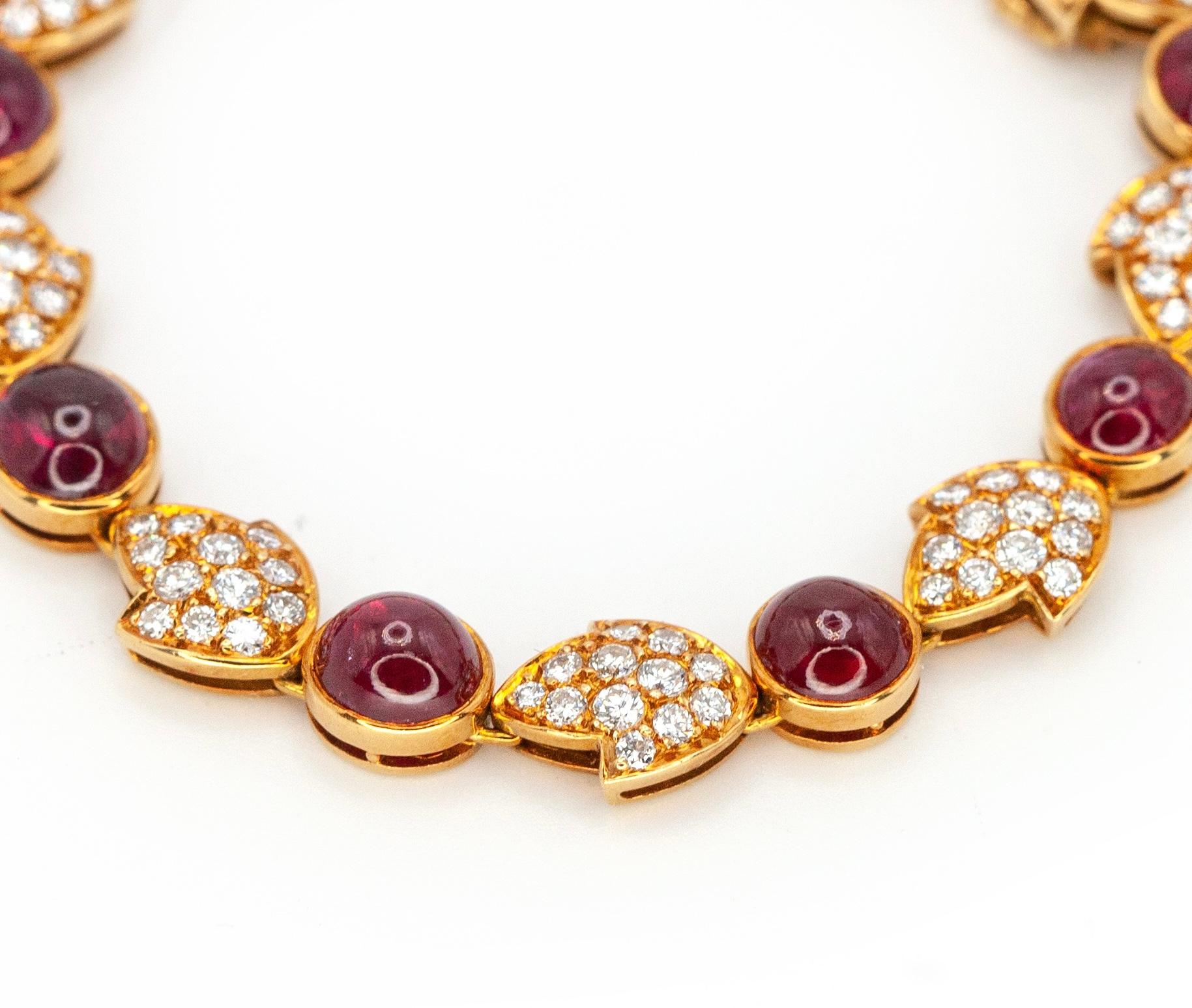 Bracelet français en or jaune 18K avec rubis et diamants en vente 8