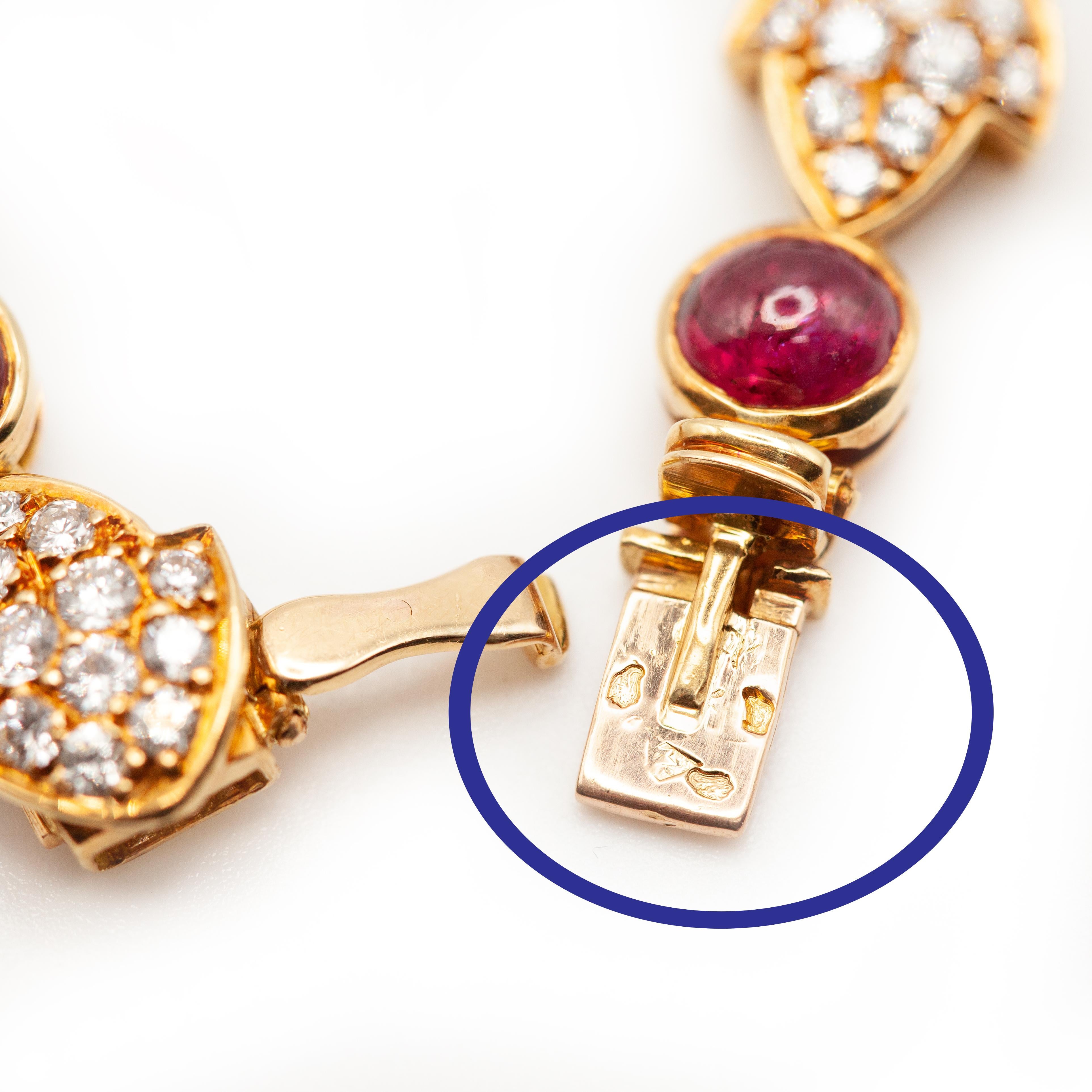 Bracelet français en or jaune 18K avec rubis et diamants en vente 2