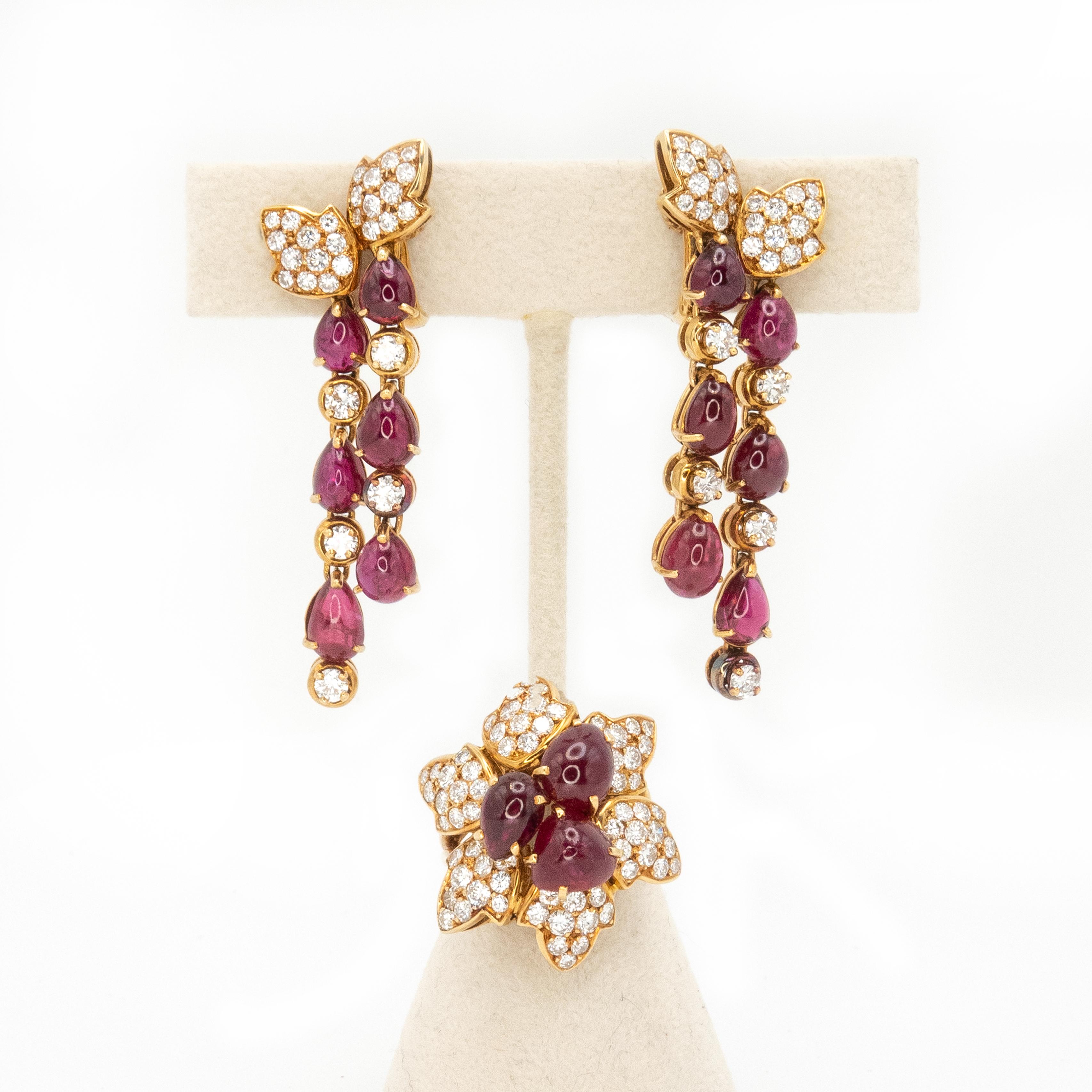 Boucles d'oreilles pendantes en or jaune 18K avec rubis et diamants en vente 6