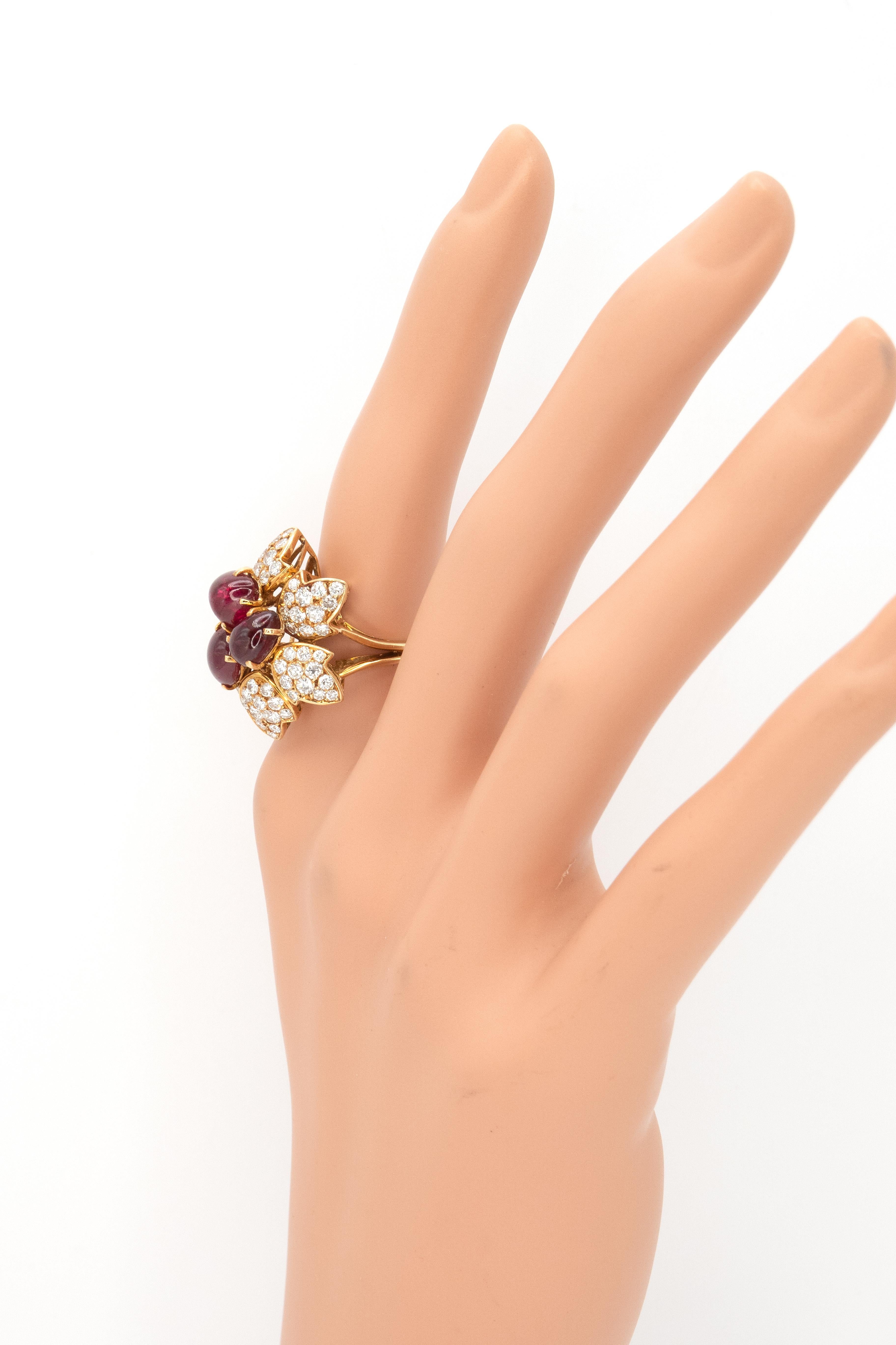 Bague française en or jaune 18K avec rubis et diamants en vente 9