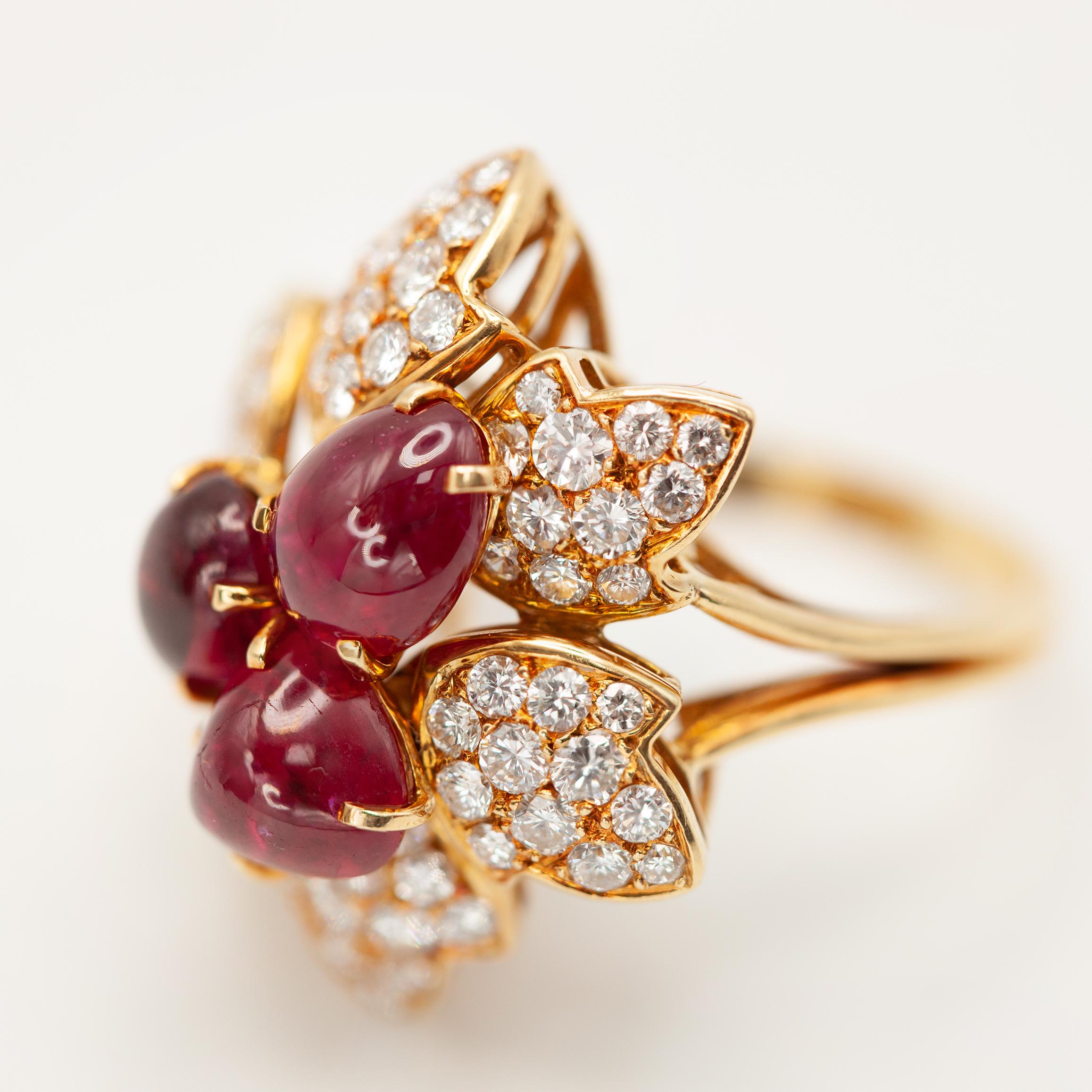 Bague française en or jaune 18K avec rubis et diamants en vente 3