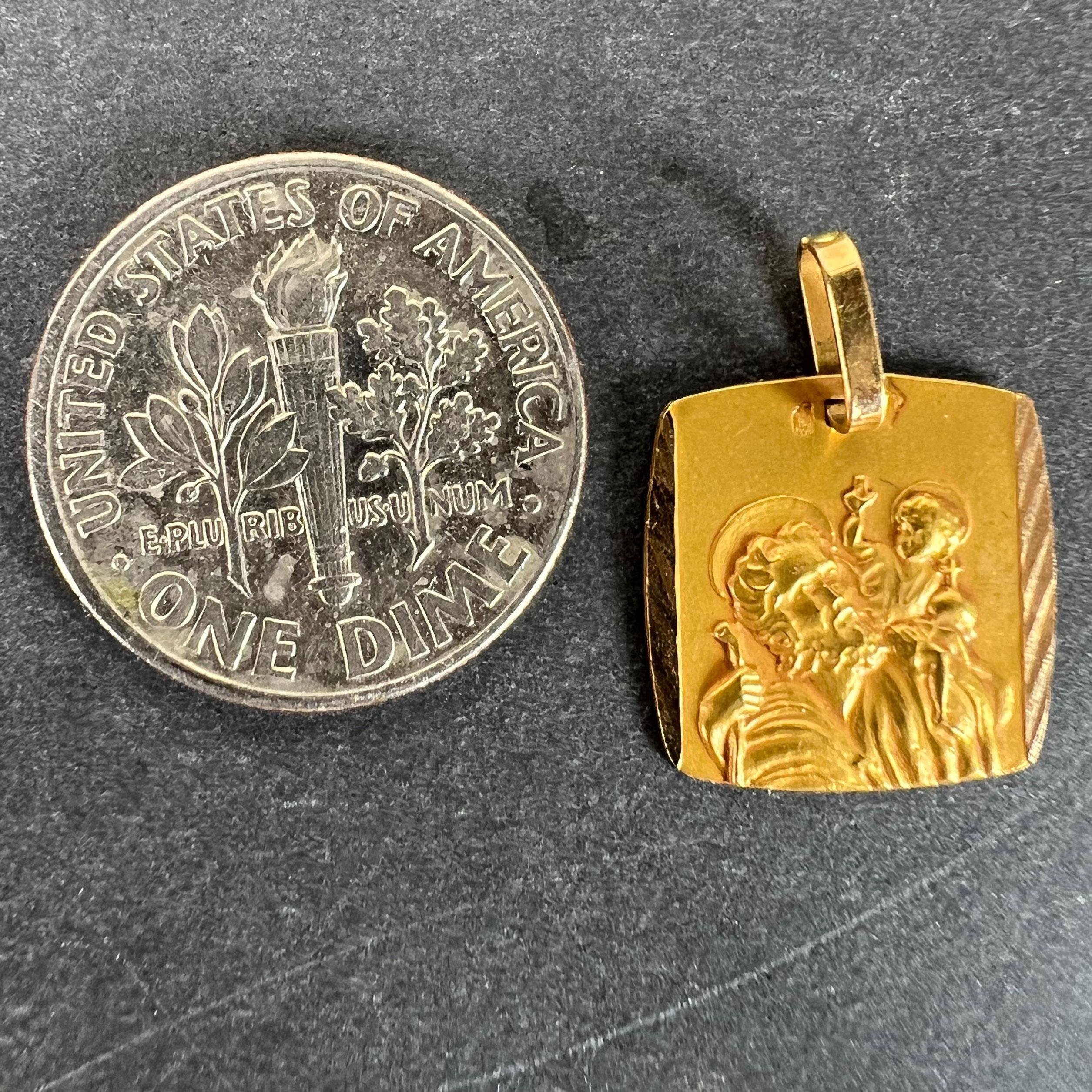 Pendentif en or jaune 18K avec breloque religieuse Saint-Christophe French en vente 6