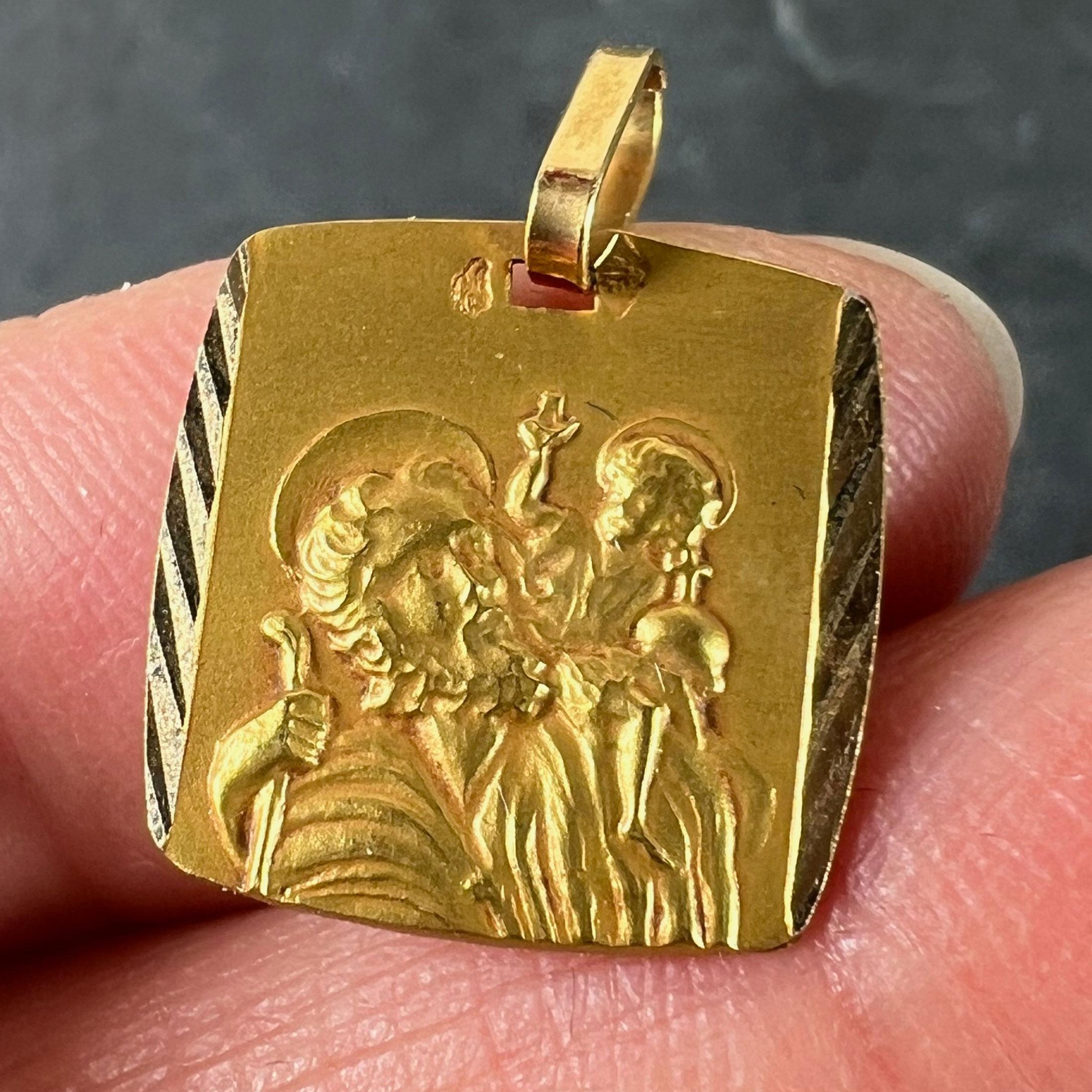 Pendentif en or jaune 18K avec breloque religieuse Saint-Christophe French en vente 1