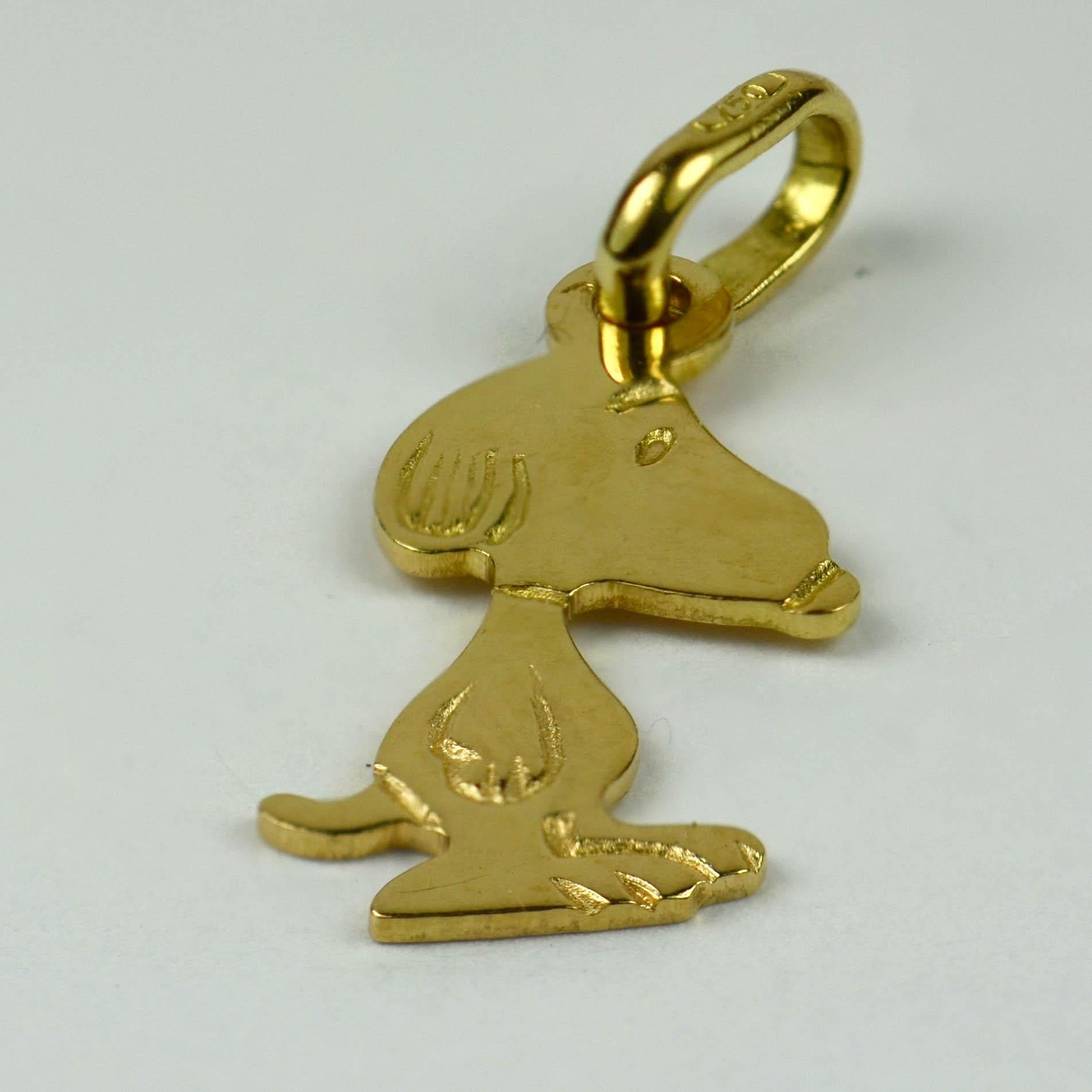 A French 18 karat (18K) yellow gold charm pendant designed as Snoopy, the dog from the cartoon strip 'Peanuts'. Stamped to the pendant bail with 750 for 18 karat gold, with unknown makers mark.

Dimensions: 2.5 x 1 x 0.1 cm
Weight: 1.19 grams