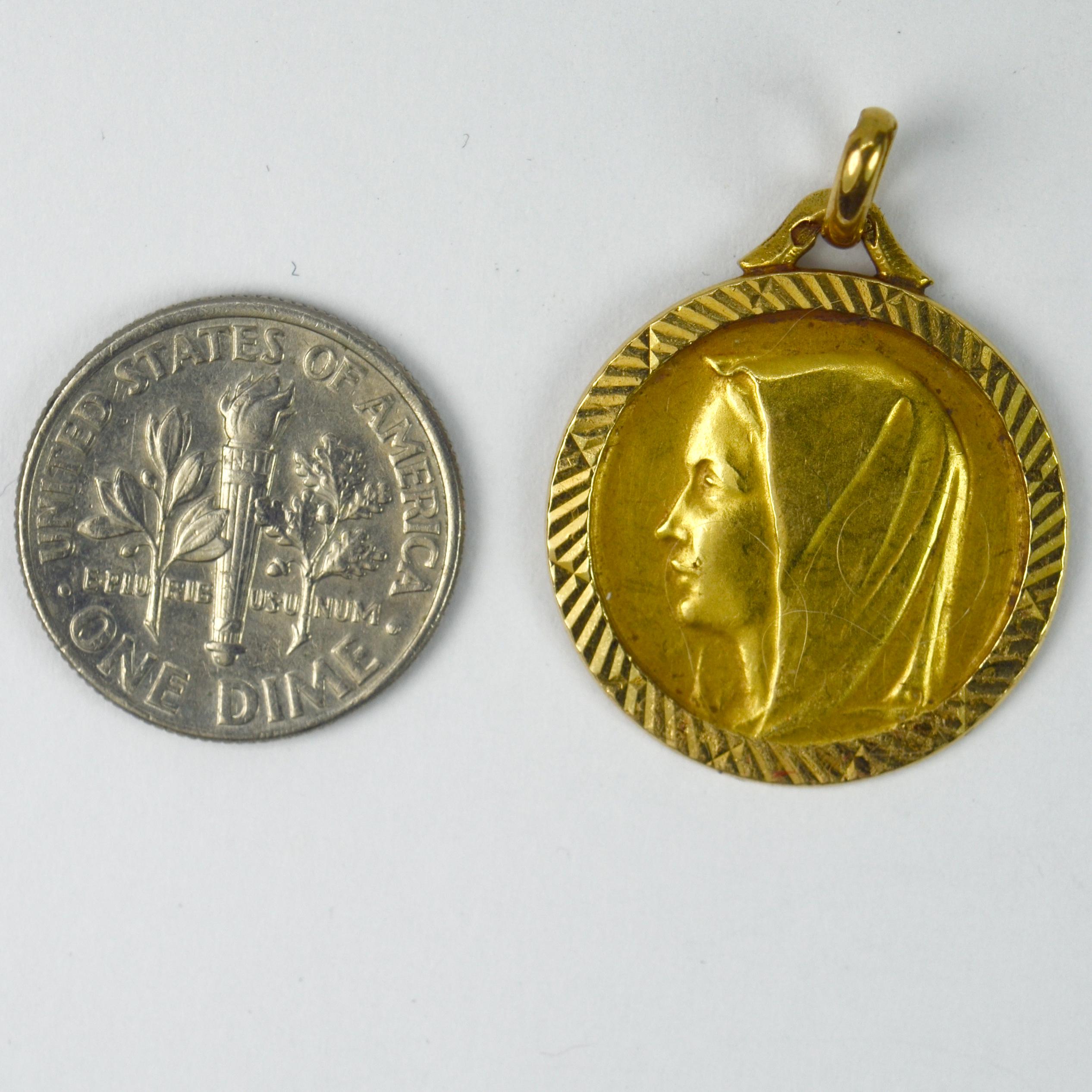 18 Karat Gelbgold Medaille der Jungfrau Maria mit Charm-Anhänger im Angebot 10