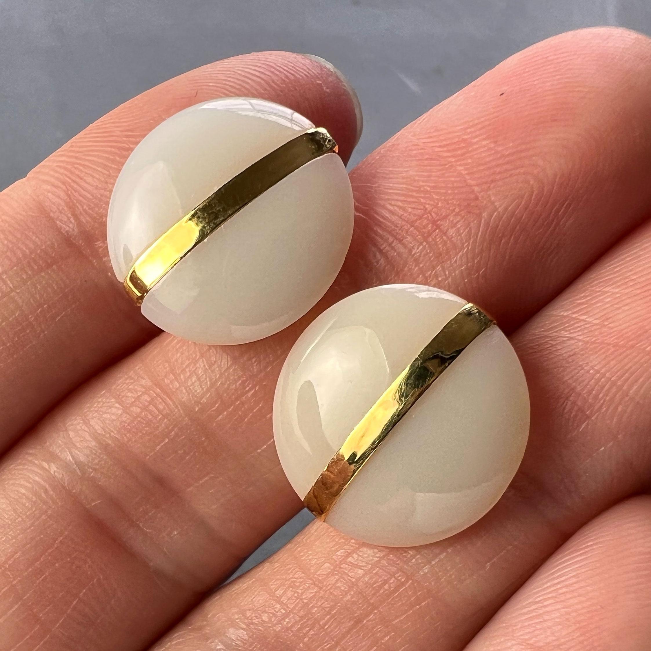 Men's French 18K Yellow Gold White Agate Stripe Cufflinks For Sale