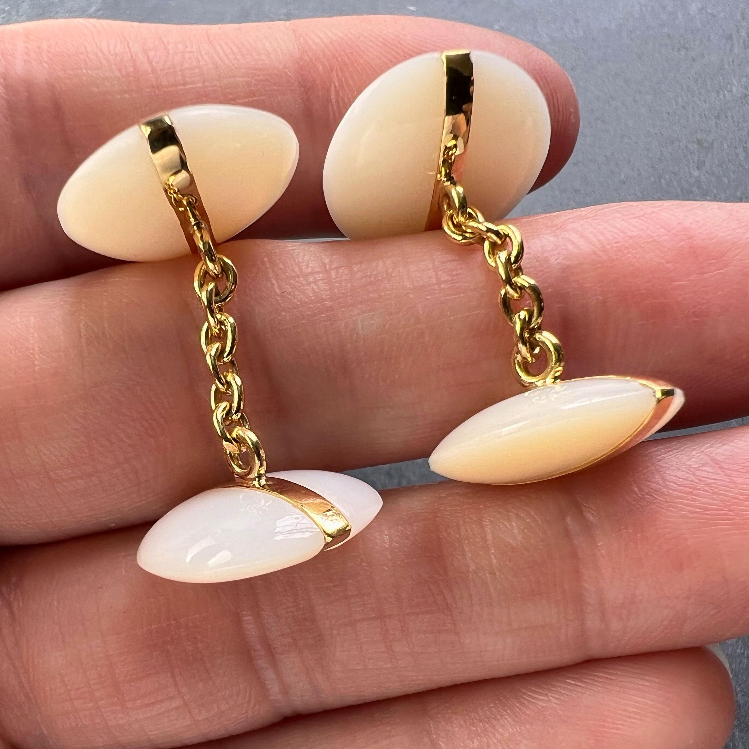 Manschettenknöpfe aus 18 Karat Gelbgold mit weißen Achatstreifen im Angebot 2