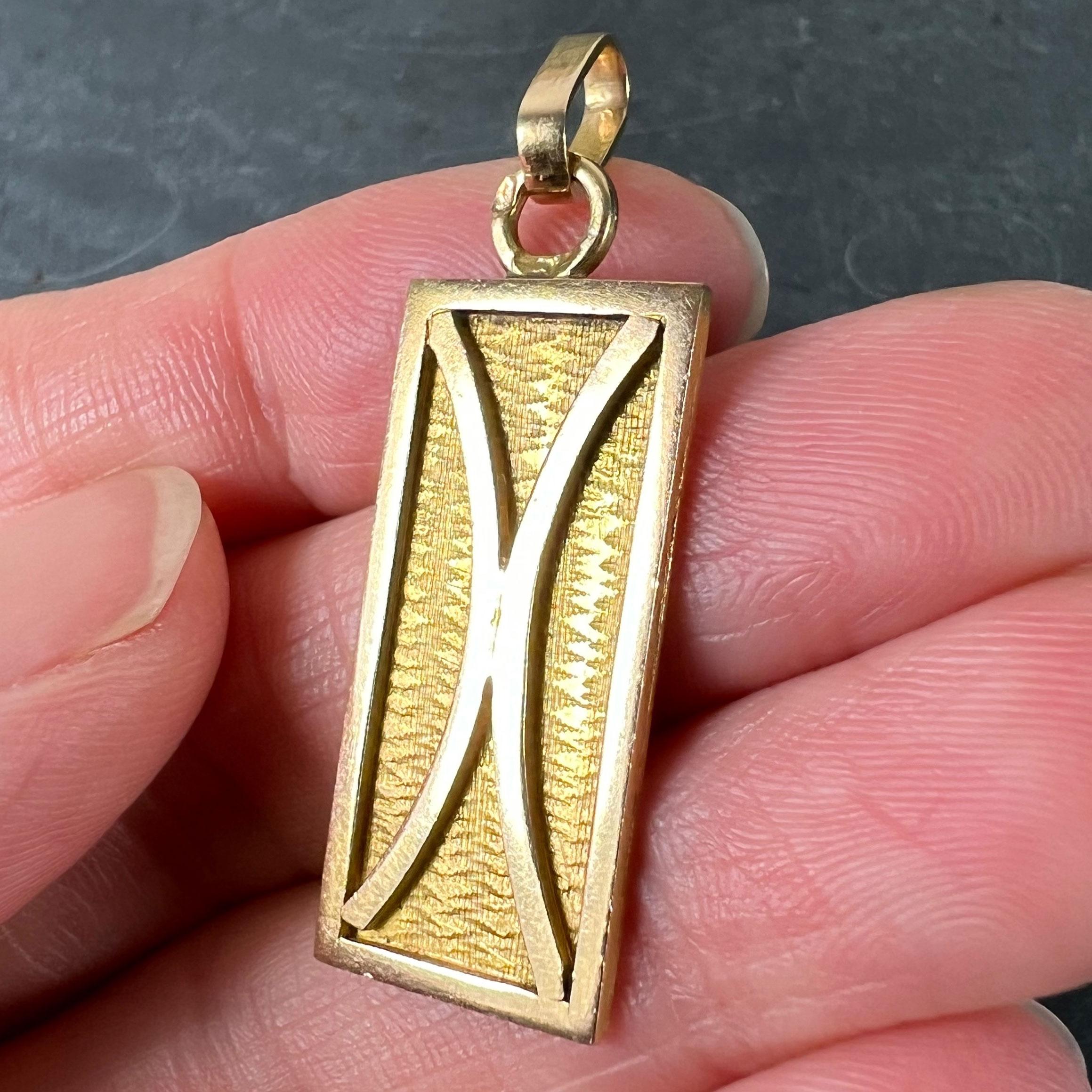 Ciondolo francese in oro giallo 18 carati con simbolo dello Zodiac Pisces in vendita 2