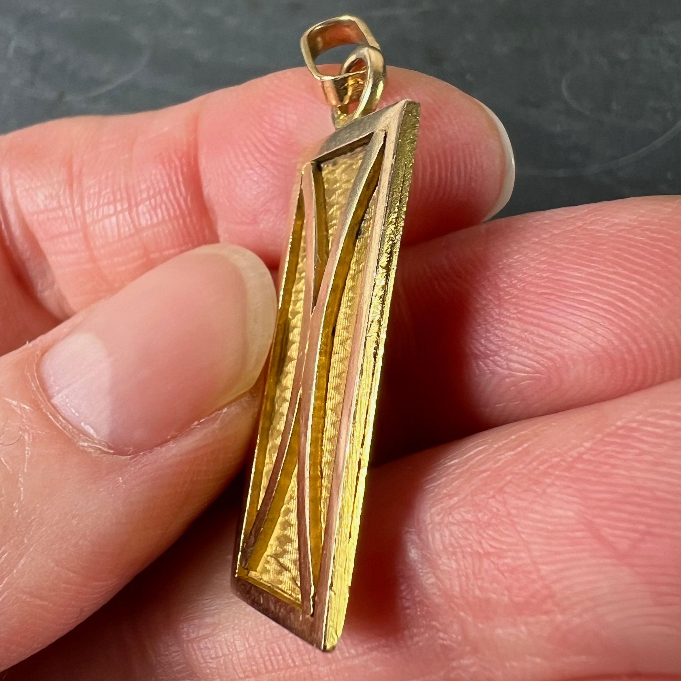 Ciondolo francese in oro giallo 18 carati con simbolo dello Zodiac Pisces in vendita 3