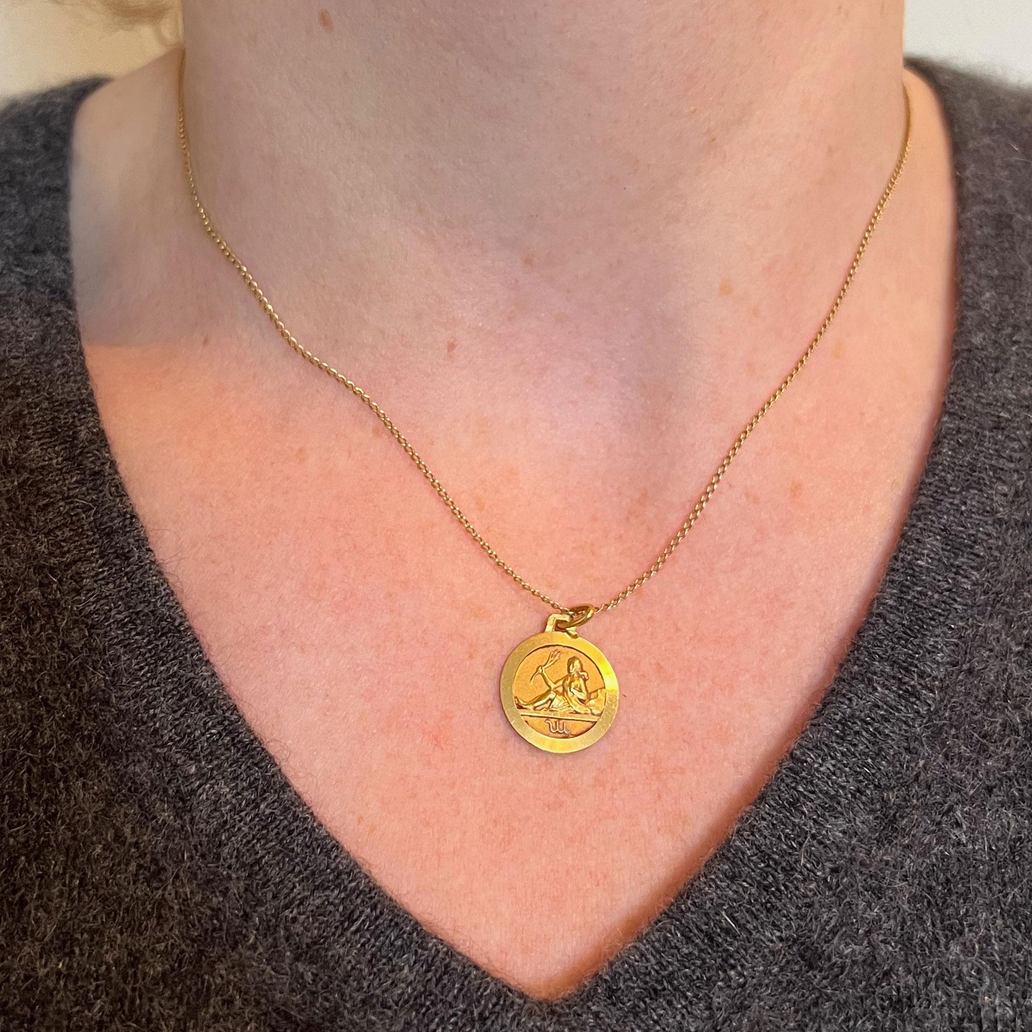 French 18K Yellow Gold Zodiac Virgo Charm Pendant In Good Condition For Sale In London, GB