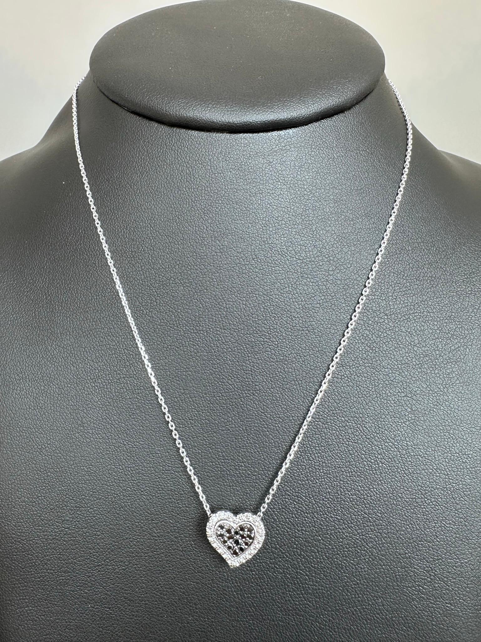 French 18kt White Gold Heart Necklace with Black Diamonds In Good Condition For Sale In Esch-Sur-Alzette, LU