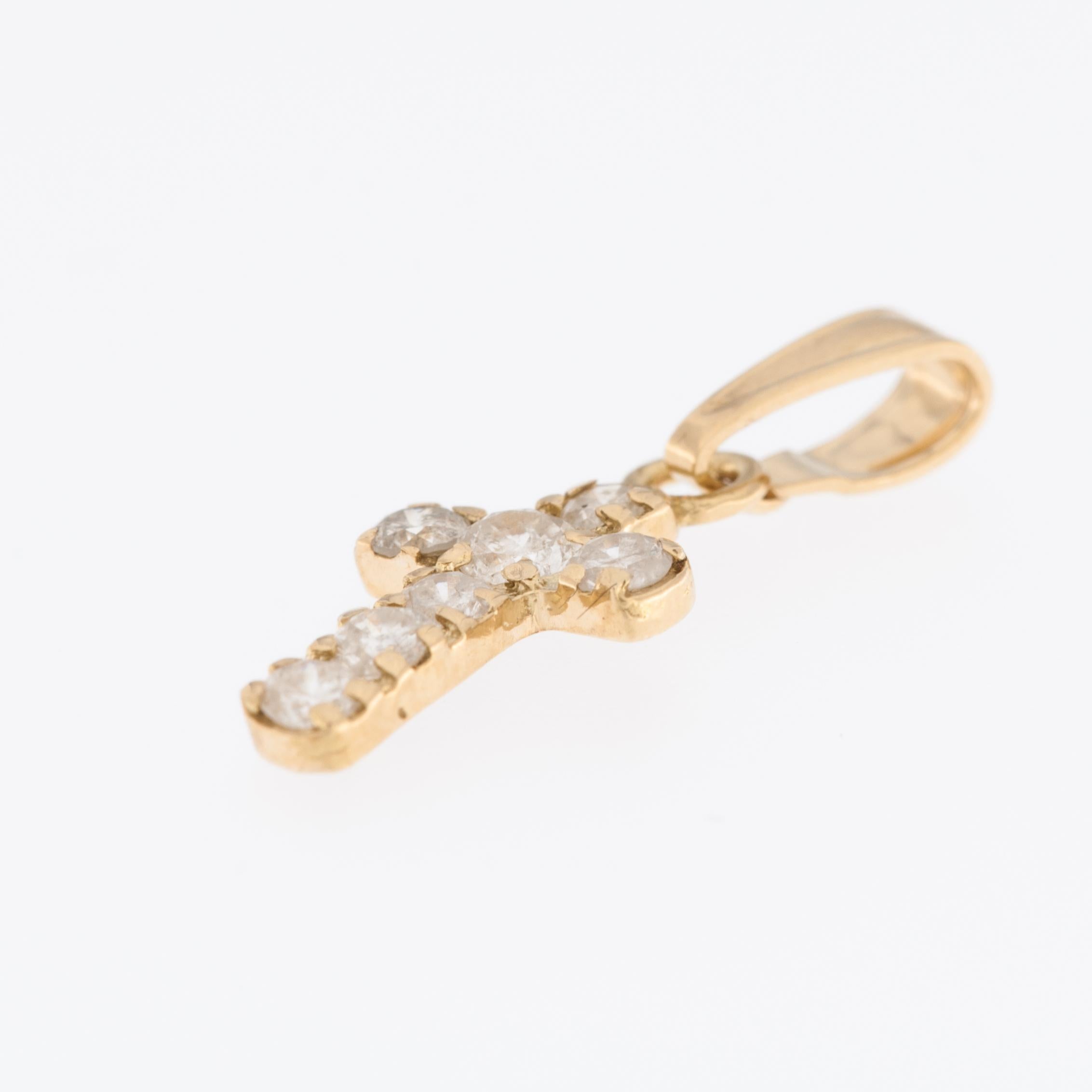 Taille brillant Croix française en or jaune 18 carats avec diamants  en vente