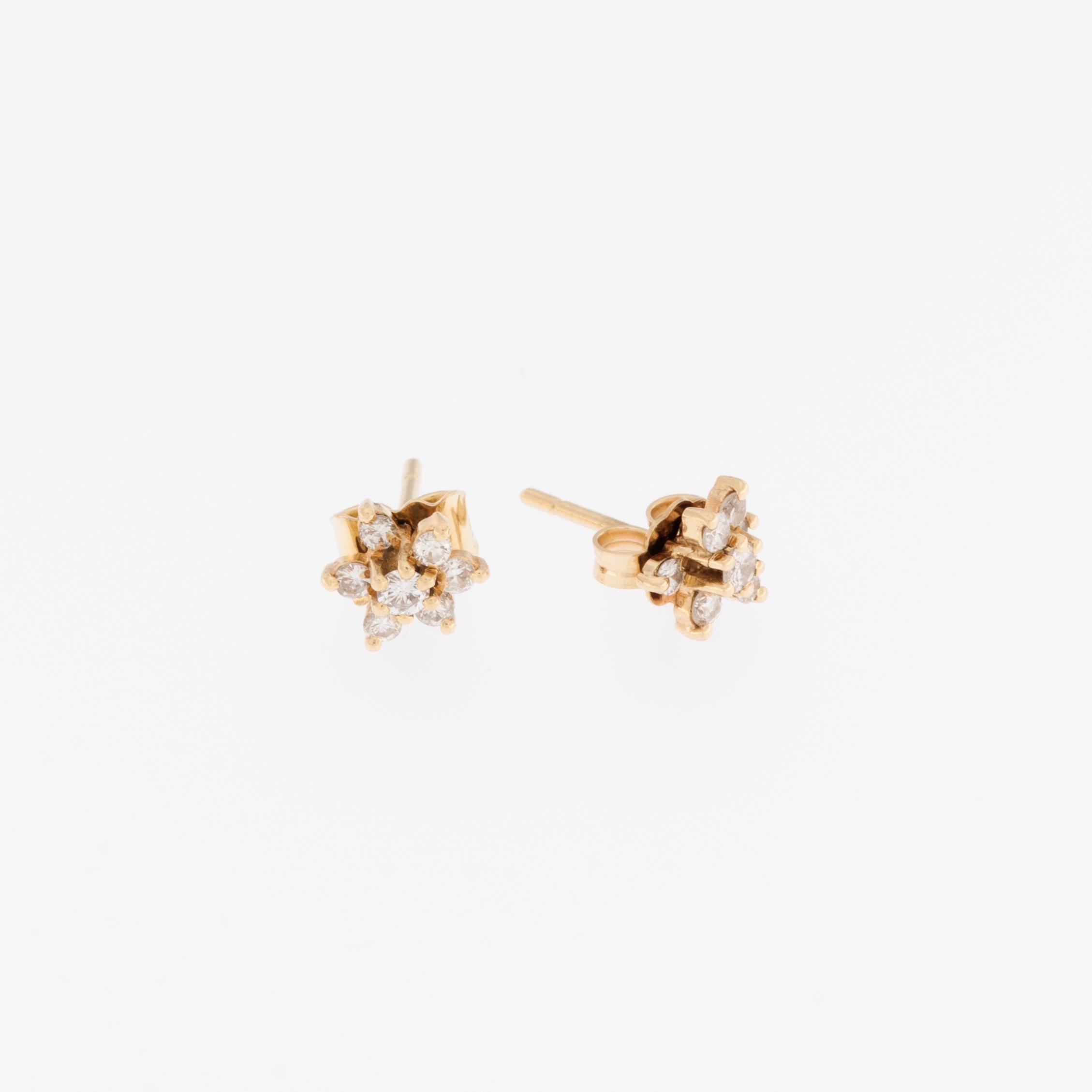This pair of exquisite French 18kt Yellow Gold Diamond Earrings blend sophistication and timeless elegance. Crafted with precision and attention to detail, these earrings showcase the artistry of French jewelry design.

The base of each earring is