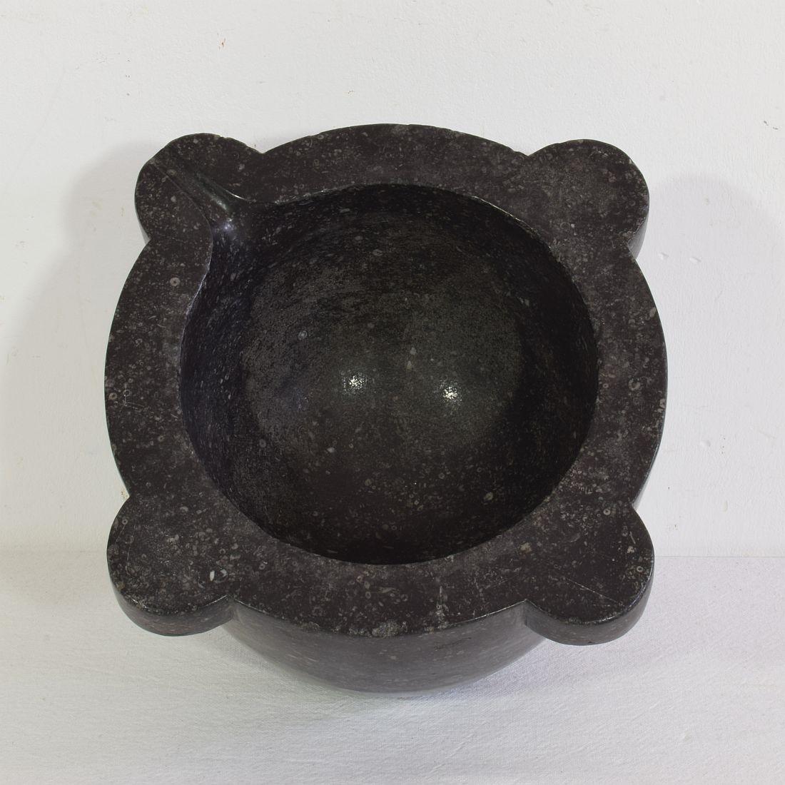 Mortaio francese in marmo nero del XVIII-XIX secolo in vendita 3
