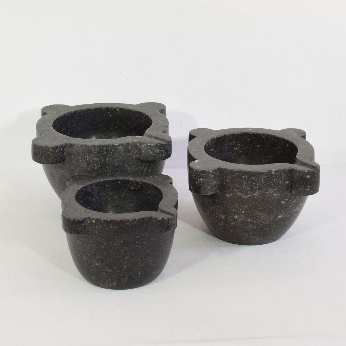 Mortar aus schwarzem Marmor aus dem 18. bis 19. Jahrhundert im Angebot 4