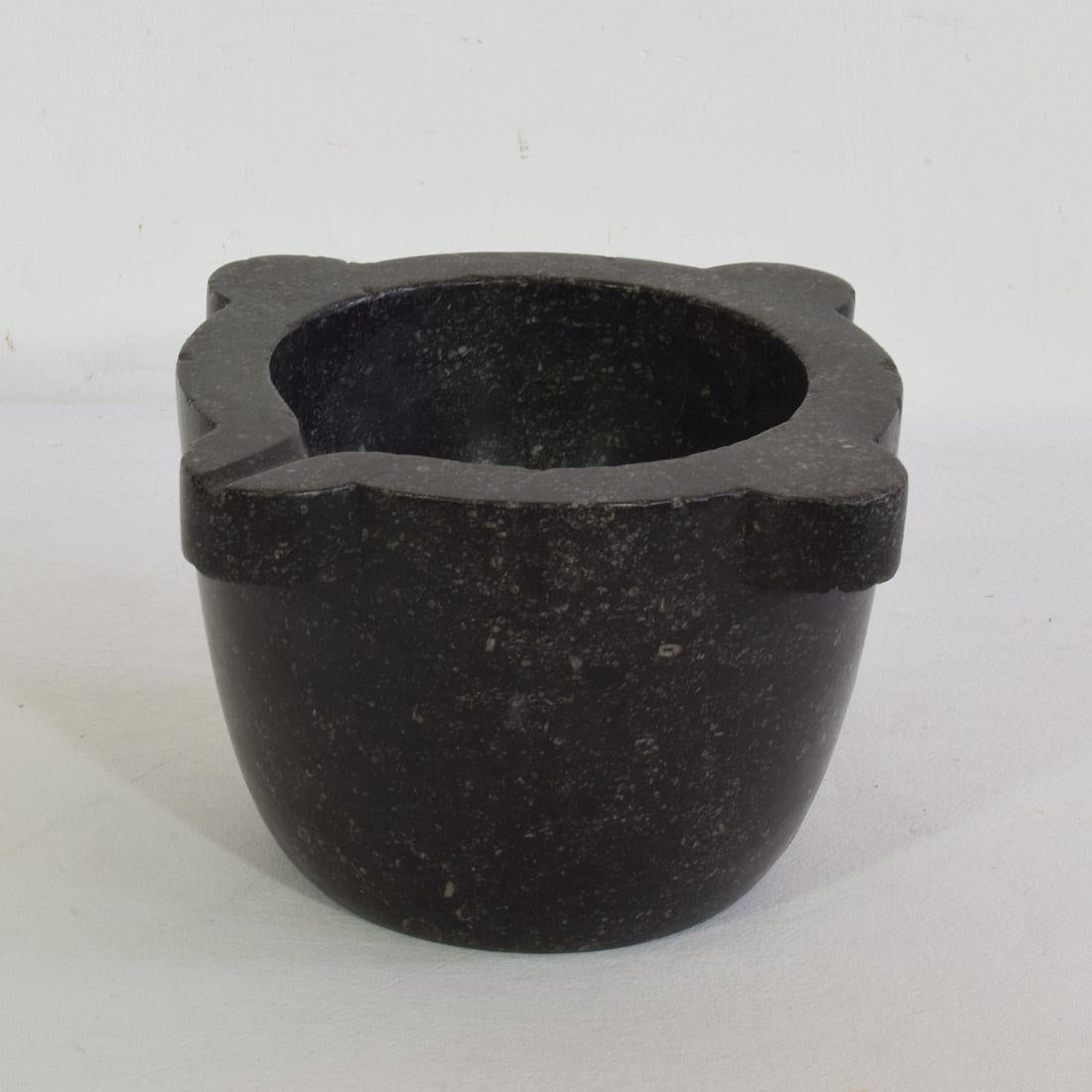 Stile provenzale Mortaio francese in marmo nero del XVIII-XIX secolo in vendita