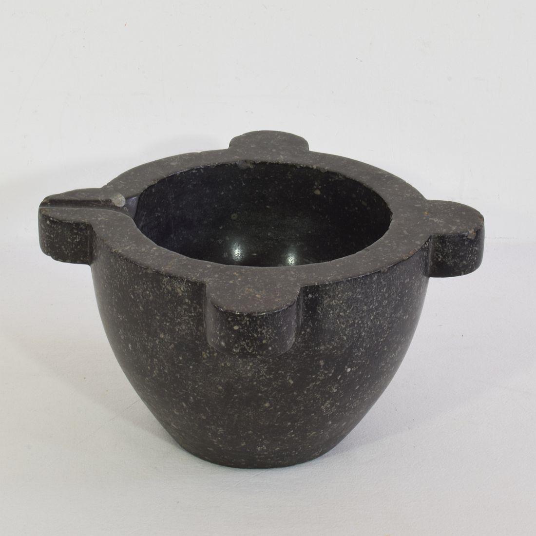 French 18th-19th Century Black Marble Mortar In Good Condition For Sale In Buisson, FR