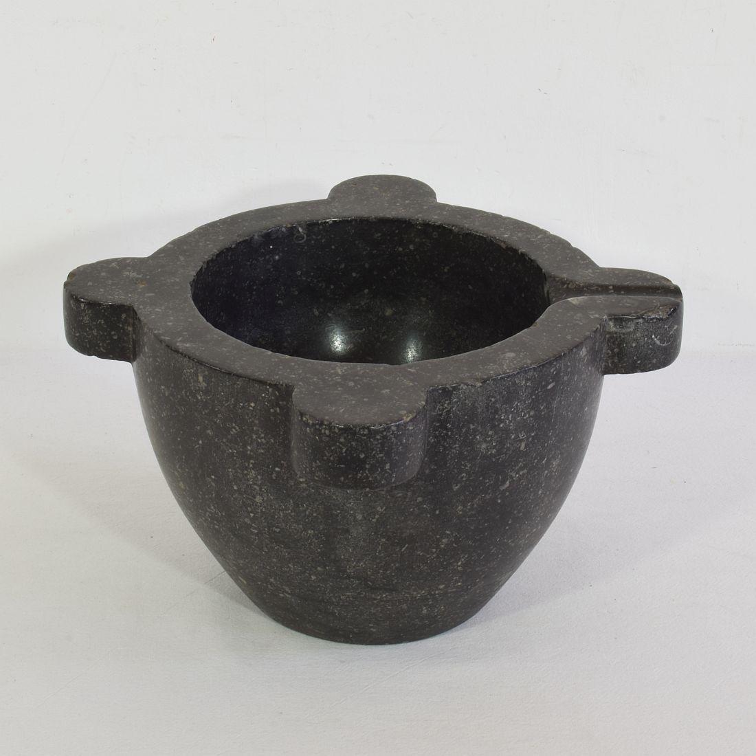Mortar aus schwarzem Marmor aus dem 18. bis 19. Jahrhundert im Angebot 1