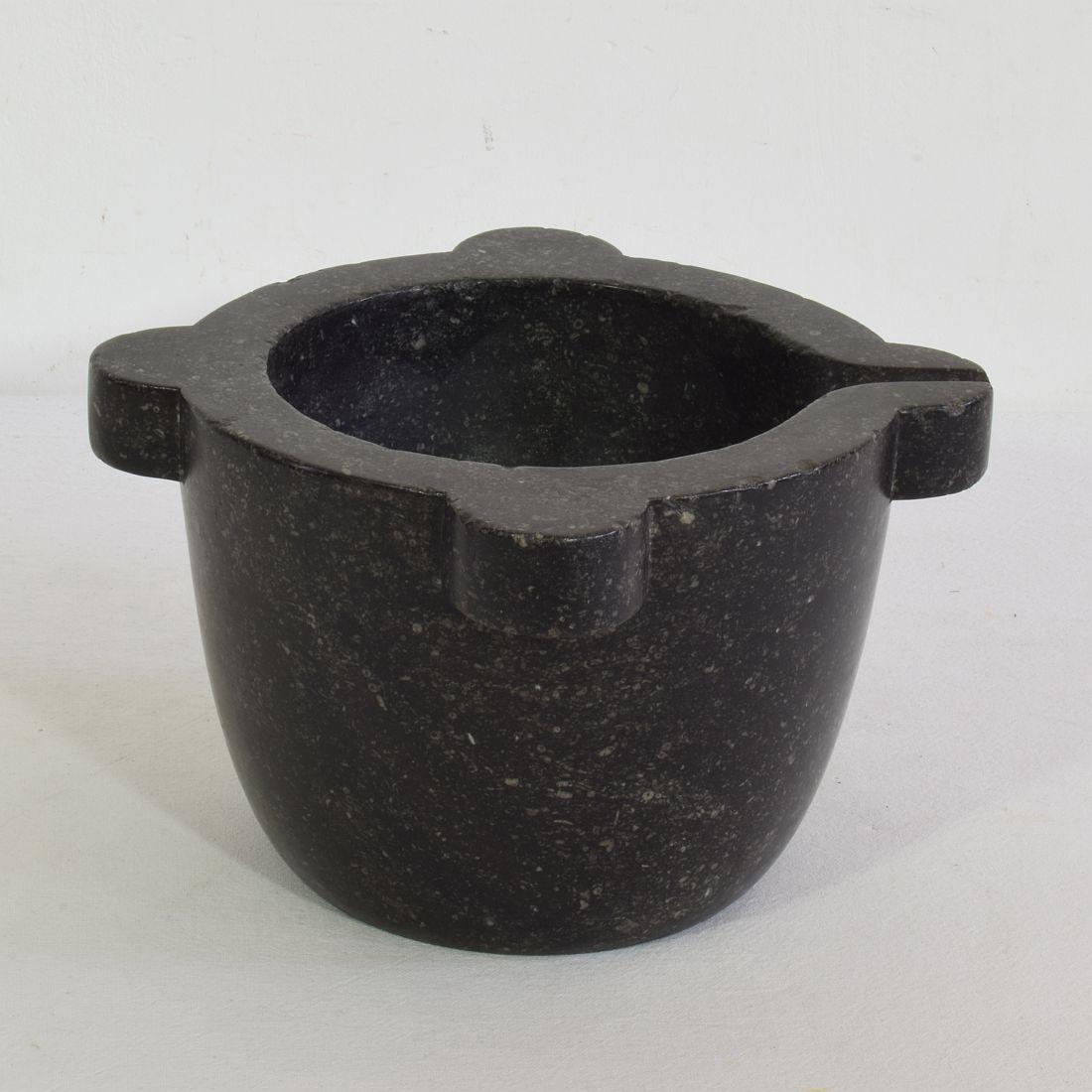 Mortaio francese in marmo nero del XVIII-XIX secolo in vendita 1