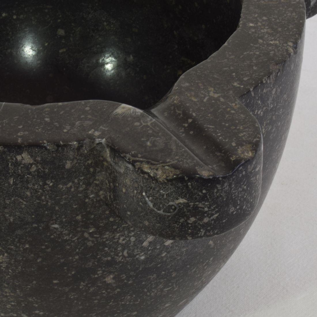 Mortar aus schwarzem Marmor aus dem 18. bis 19. Jahrhundert im Angebot 2