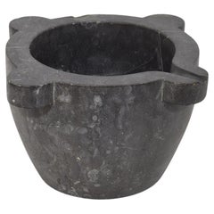 Mortaio francese in marmo nero del XVIII-XIX secolo