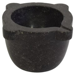 Mortero francés de mármol negro del siglo XVIII-XIX
