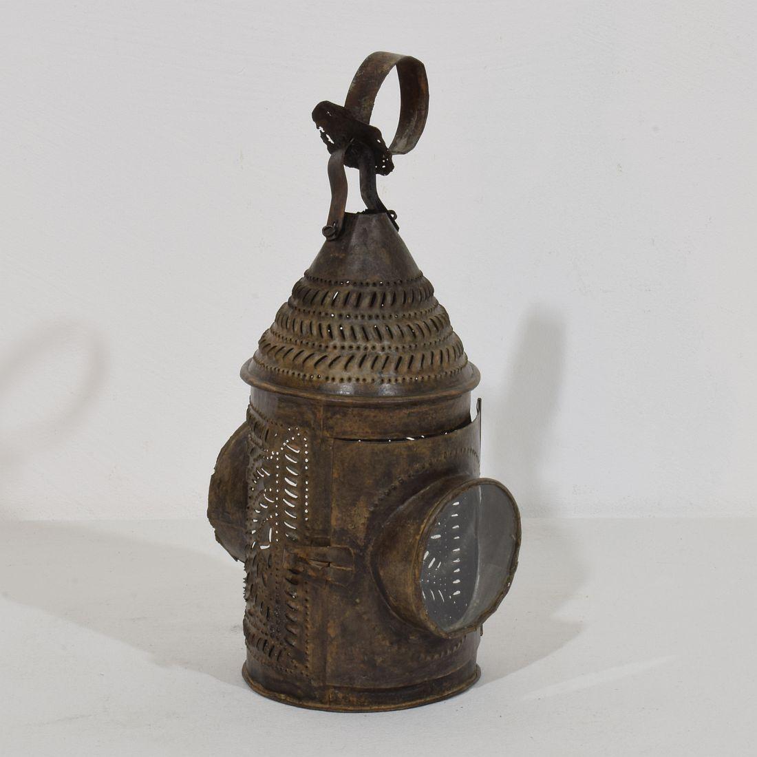French 18th/ 19th Century Iron Lantern In Good Condition In Buisson, FR