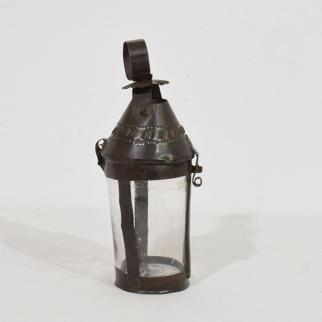 French, 18th/19th Century Metal Lantern In Good Condition For Sale In Buisson, FR