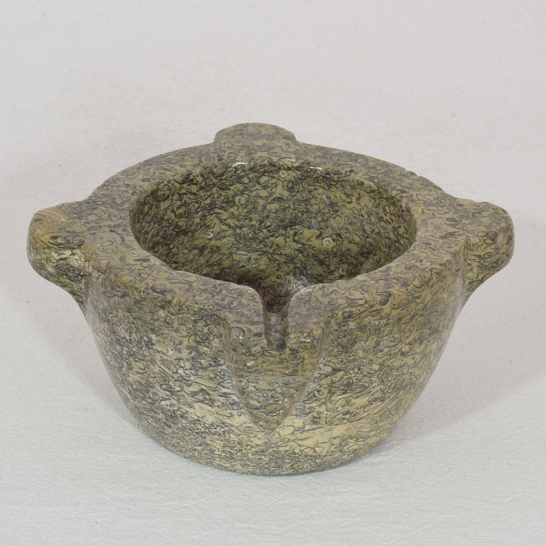Beautiful small marble mortar
France, circa 1750-1850
Weathered.