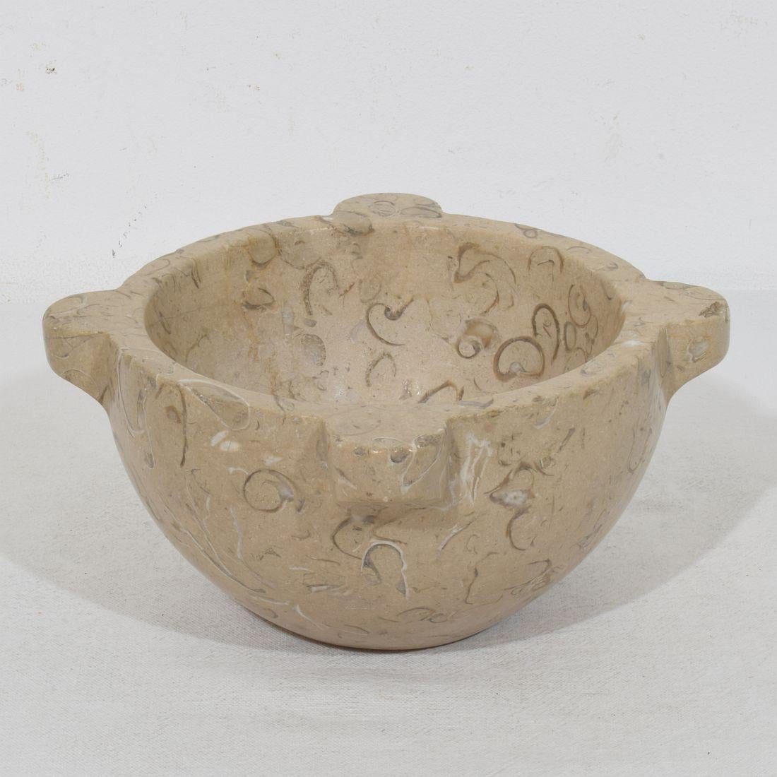 Stile provenzale Piccolo mortaio di marmo francese del XVIII-XIX secolo in vendita