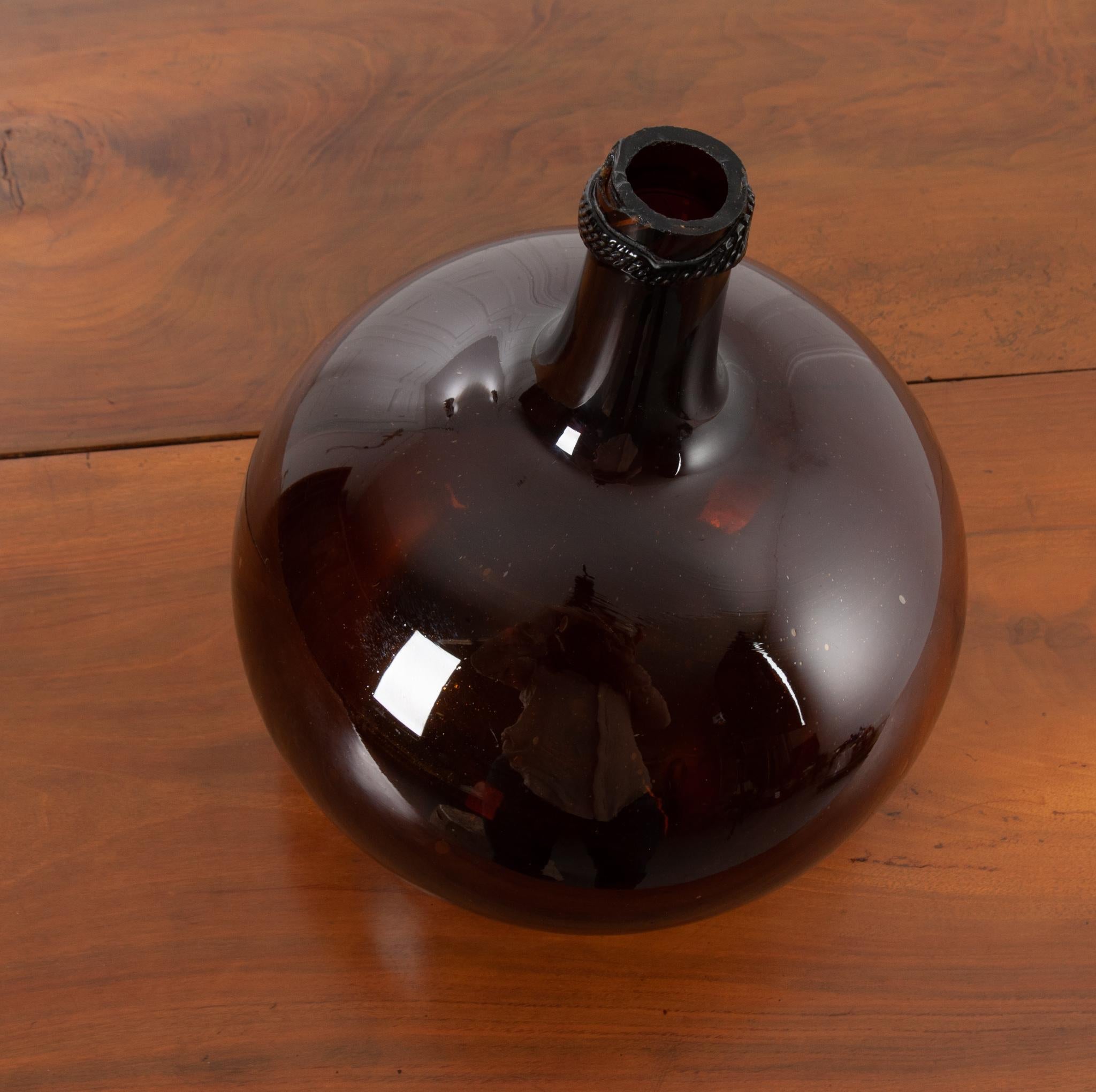 French 18th Century Amber Glass Wine Keg In Good Condition For Sale In Baton Rouge, LA