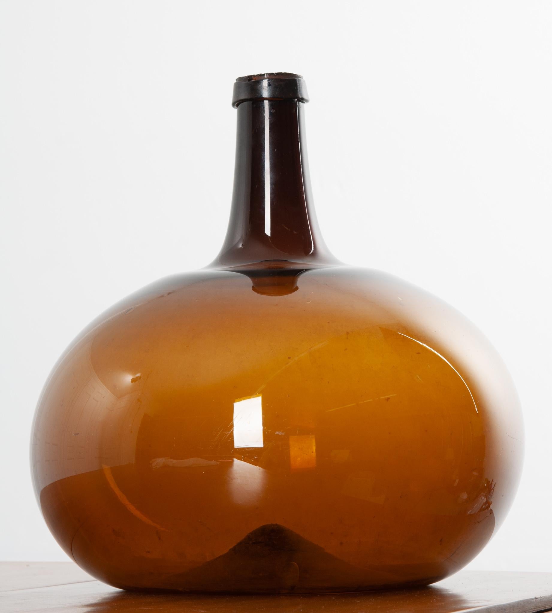 French 18th Century Amber Glass Wine Keg In Good Condition For Sale In Baton Rouge, LA
