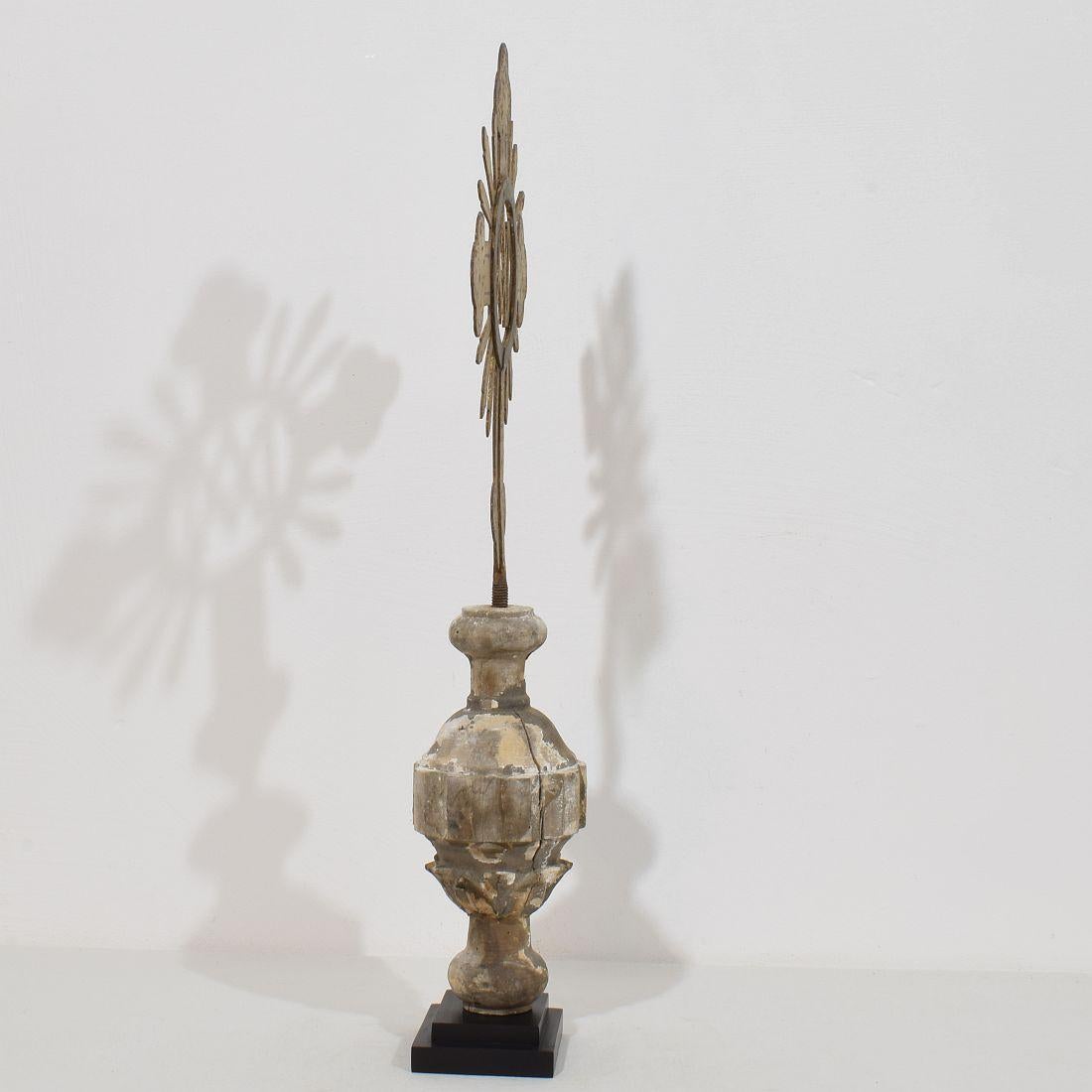 Sculpté à la main French, 18th Century, Baroque Gilded Metal Procession Cross en vente