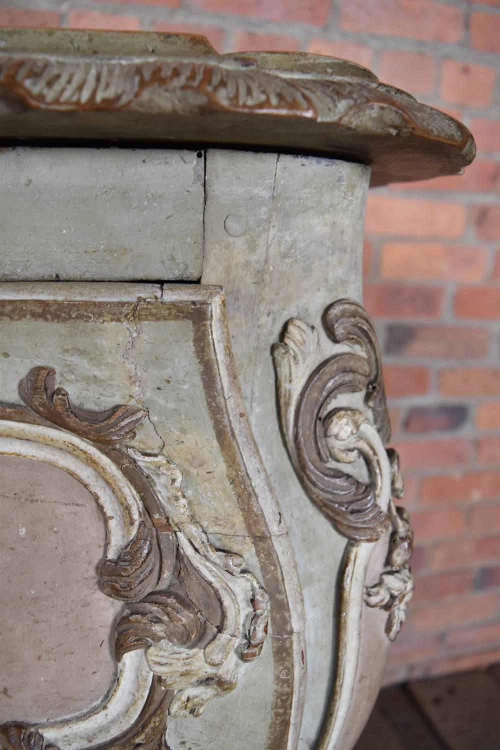 French 18th century Rococo Painted Commode For Sale 3
