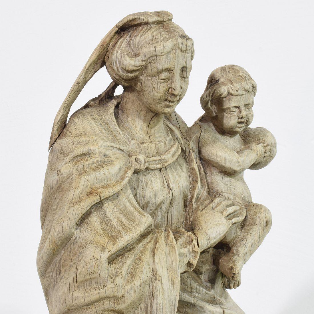 Madonna avec enfant baroque française du 18ème siècle en vente 5