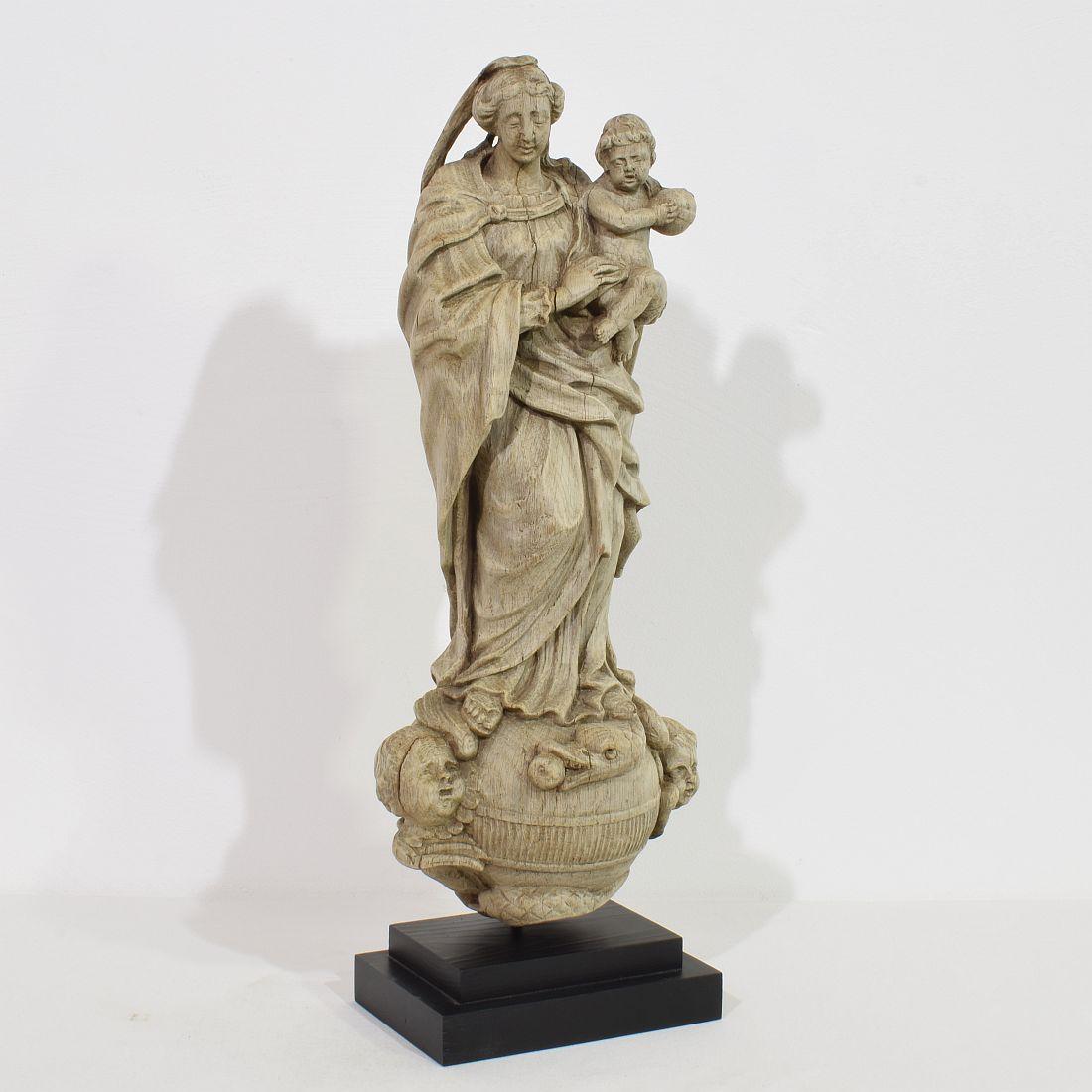 Hand-Carved French 18th Century Baroque Wooden Madonna with Child For Sale