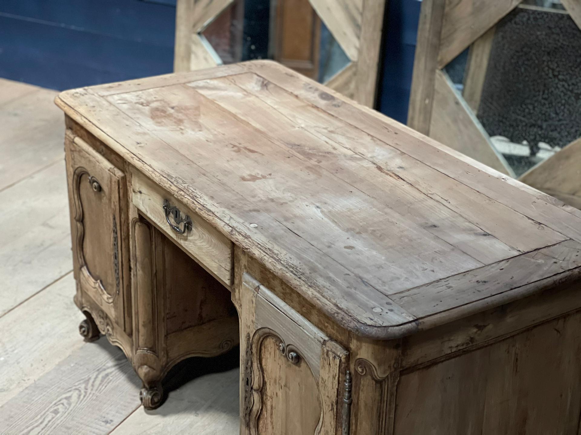French 18th Century Bleached Desk In Good Condition For Sale In Seaford, GB