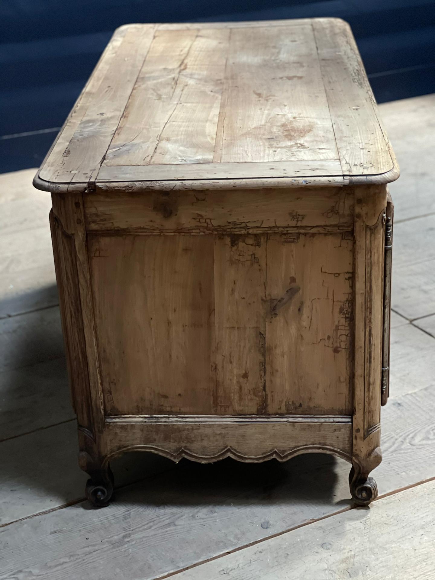 French 18th Century Bleached Desk For Sale 1