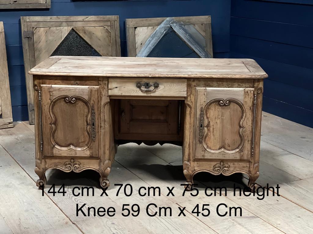 French 18th Century Bleached Desk For Sale 3