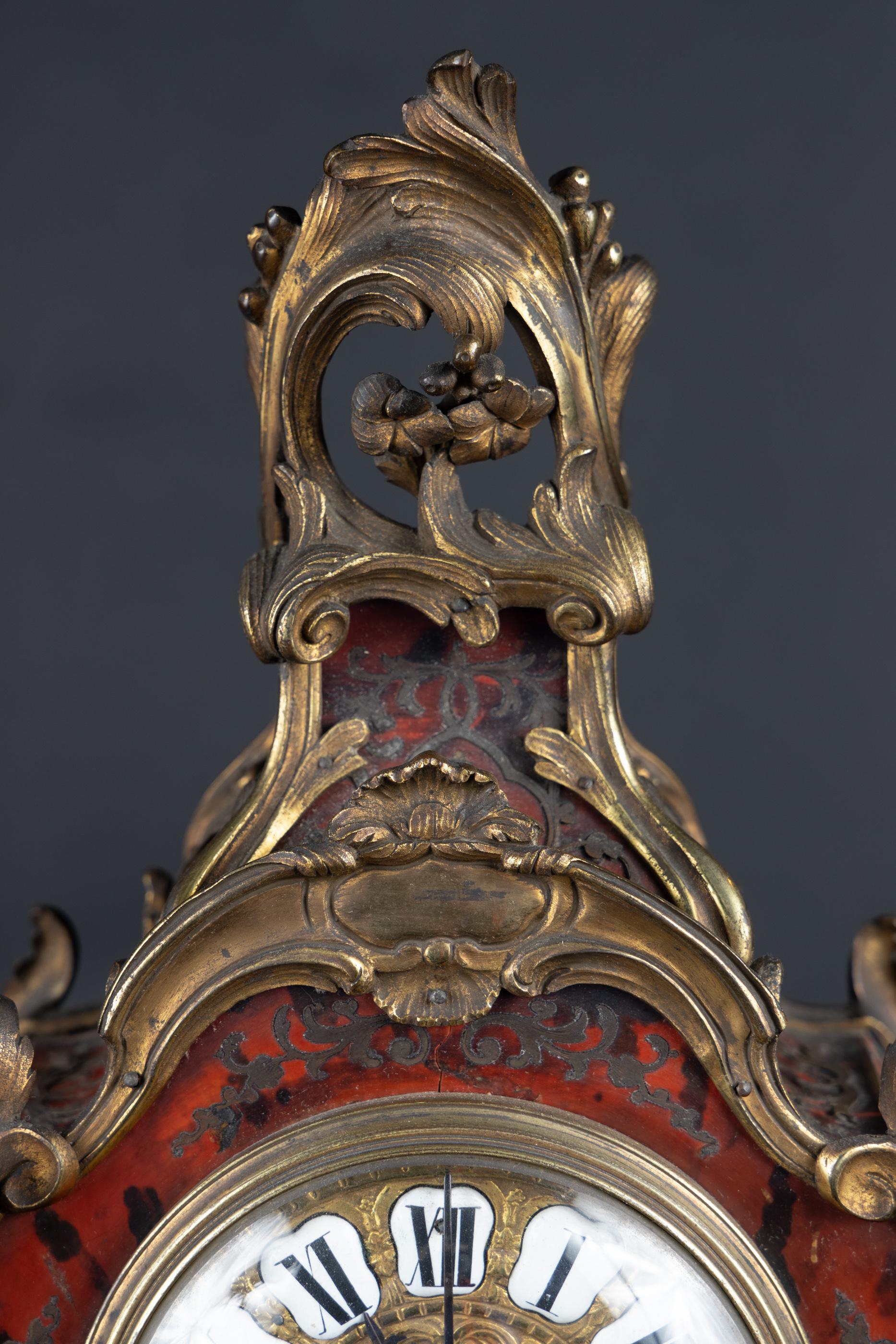 Französische Boulle-Uhr des 18. Jahrhunderts auf Boulle-Stand, Louis XV im Zustand „Gut“ im Angebot in New Orleans, LA