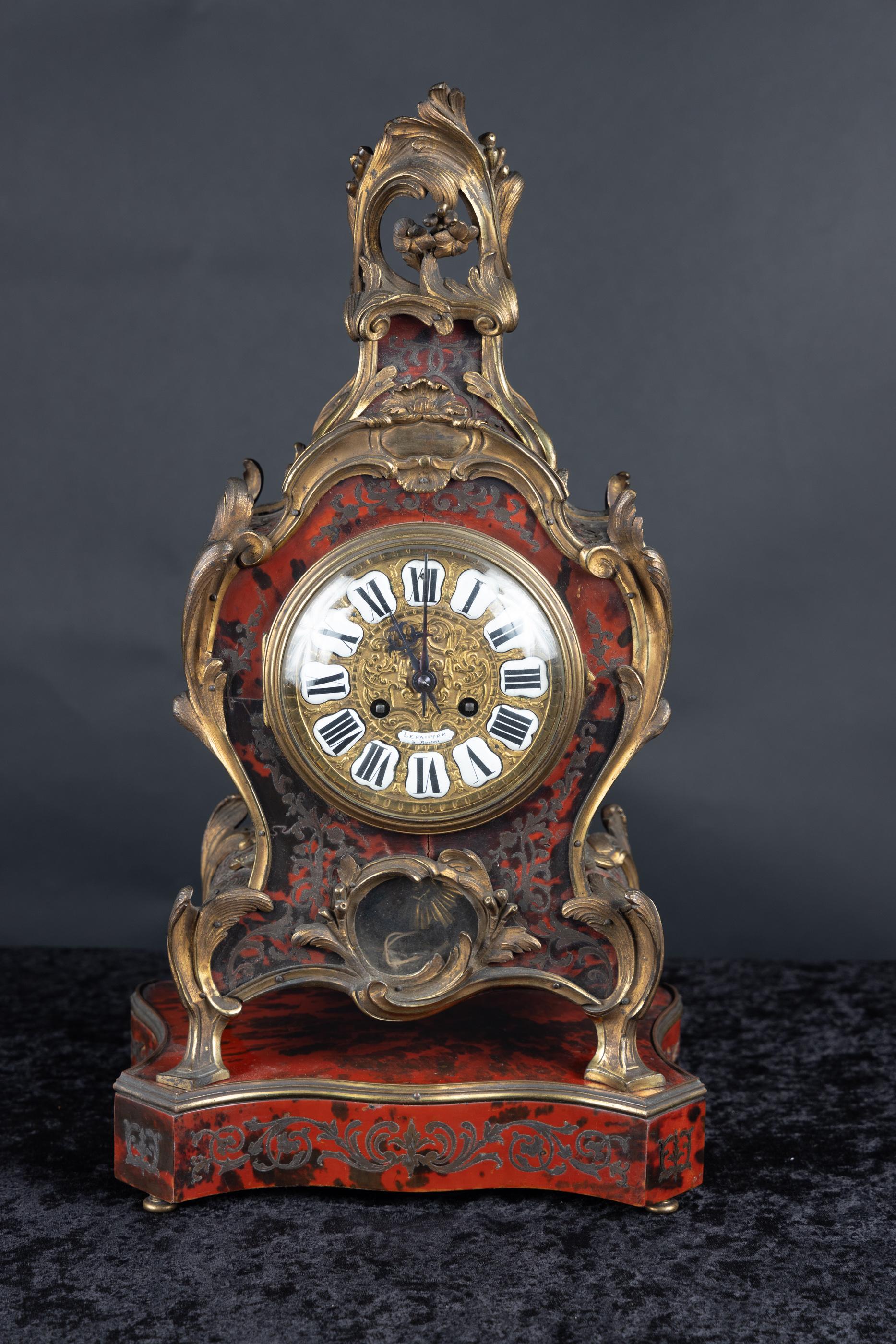 Französische Boulle-Uhr des 18. Jahrhunderts auf Boulle-Stand, Louis XV (Bronze) im Angebot