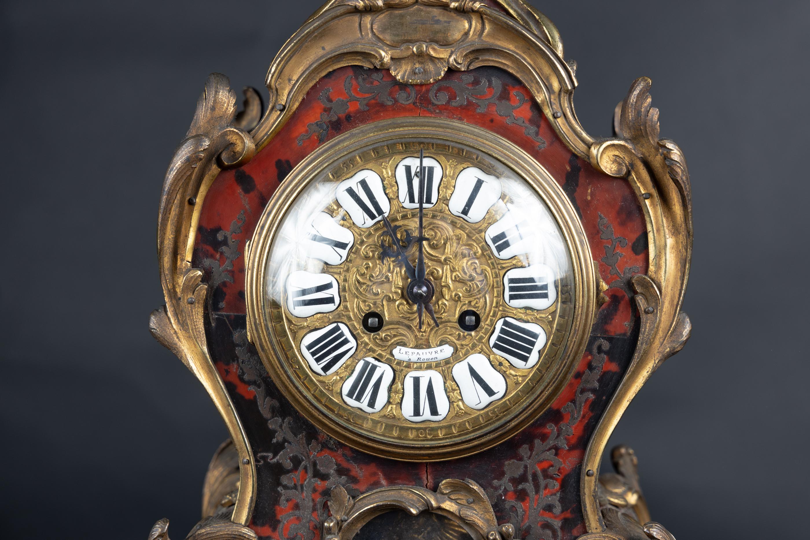 Bronze Horloge Boulle du XVIIIe siècle sur Stand, Louis XV en vente