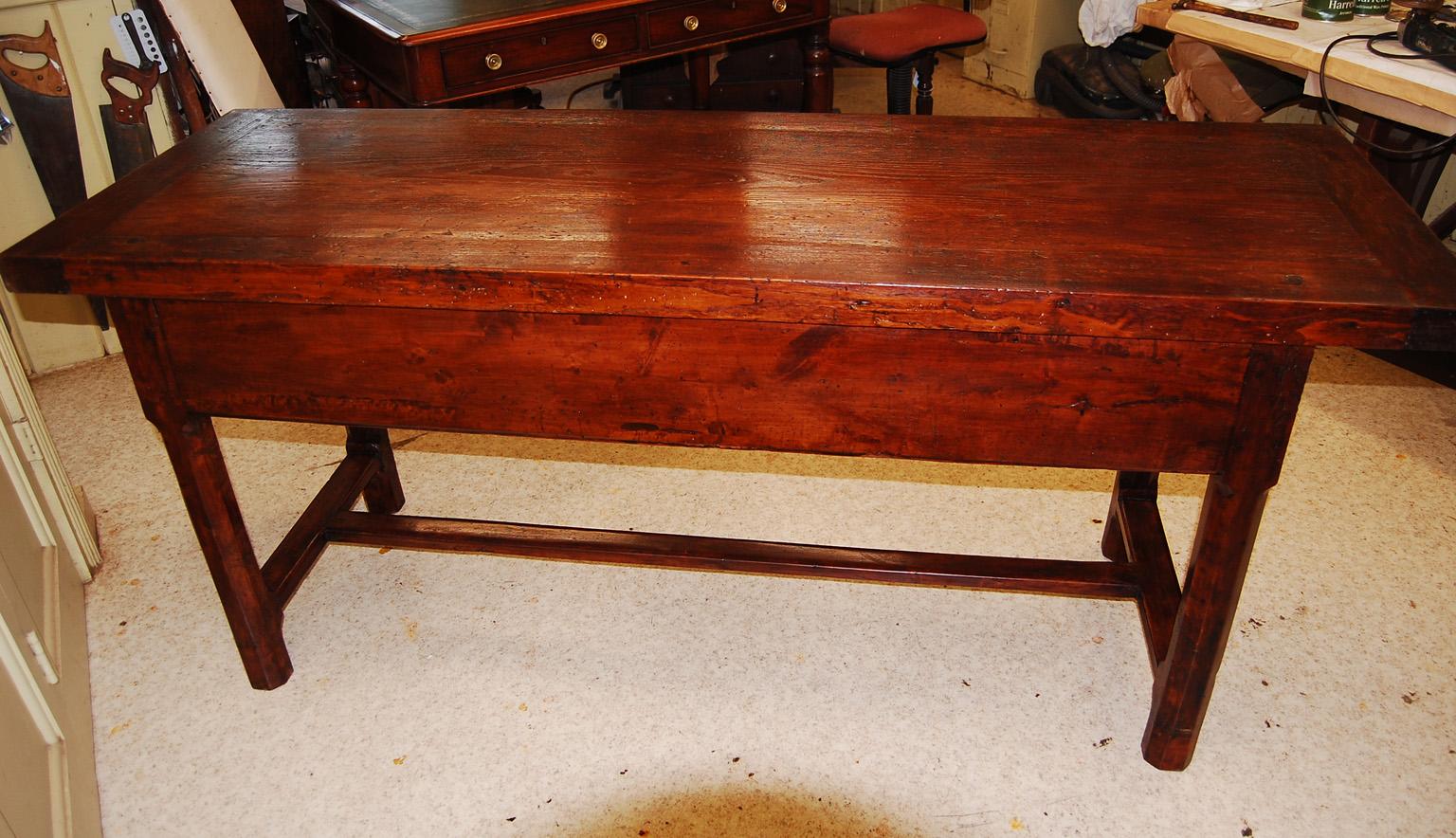 Französischer Bresse Baker's-Tisch aus dem 18. Jahrhundert mit zwei Zoll dicker Platte  Sechs Fuß lang (18. Jahrhundert und früher) im Angebot