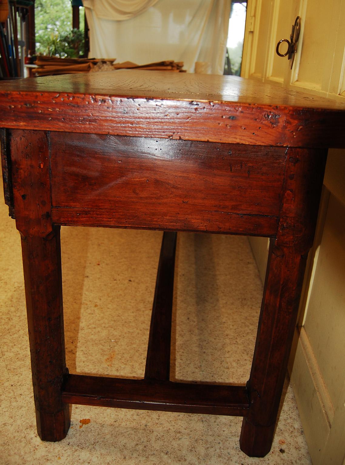 Französischer Bresse Baker's-Tisch aus dem 18. Jahrhundert mit zwei Zoll dicker Platte  Sechs Fuß lang im Angebot 1