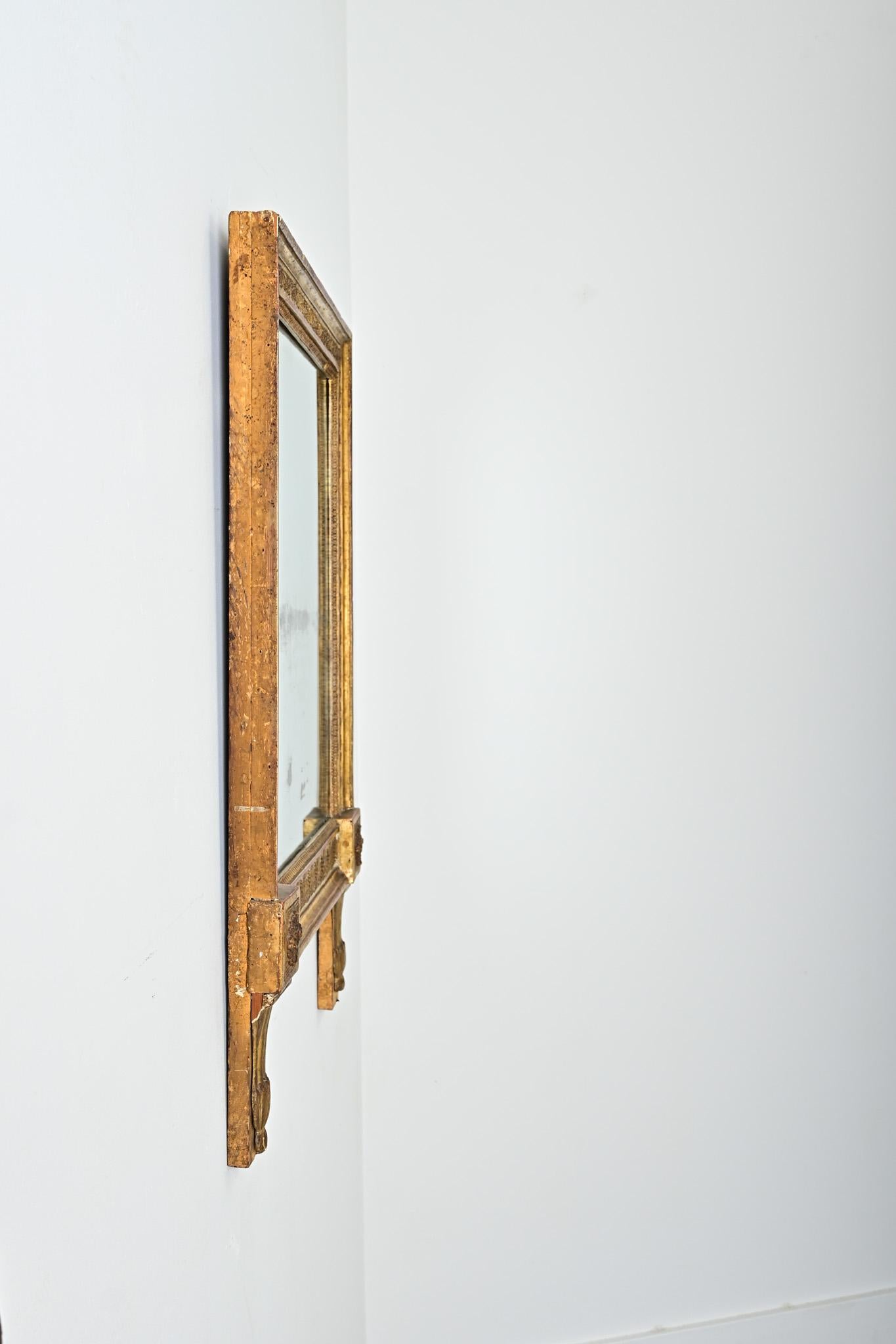 French 18th Century Bridal Gilt Mirror For Sale 5