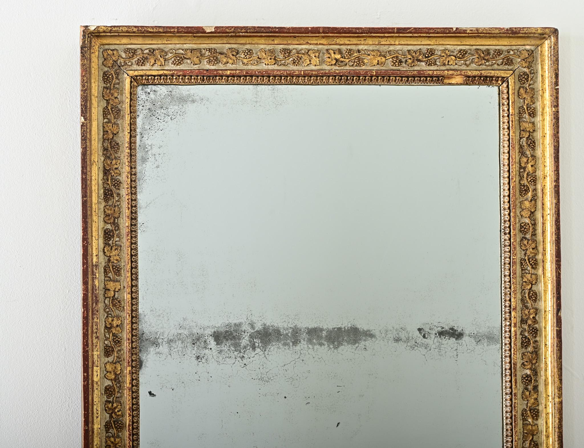French 18th Century Bridal Gilt Mirror For Sale 2